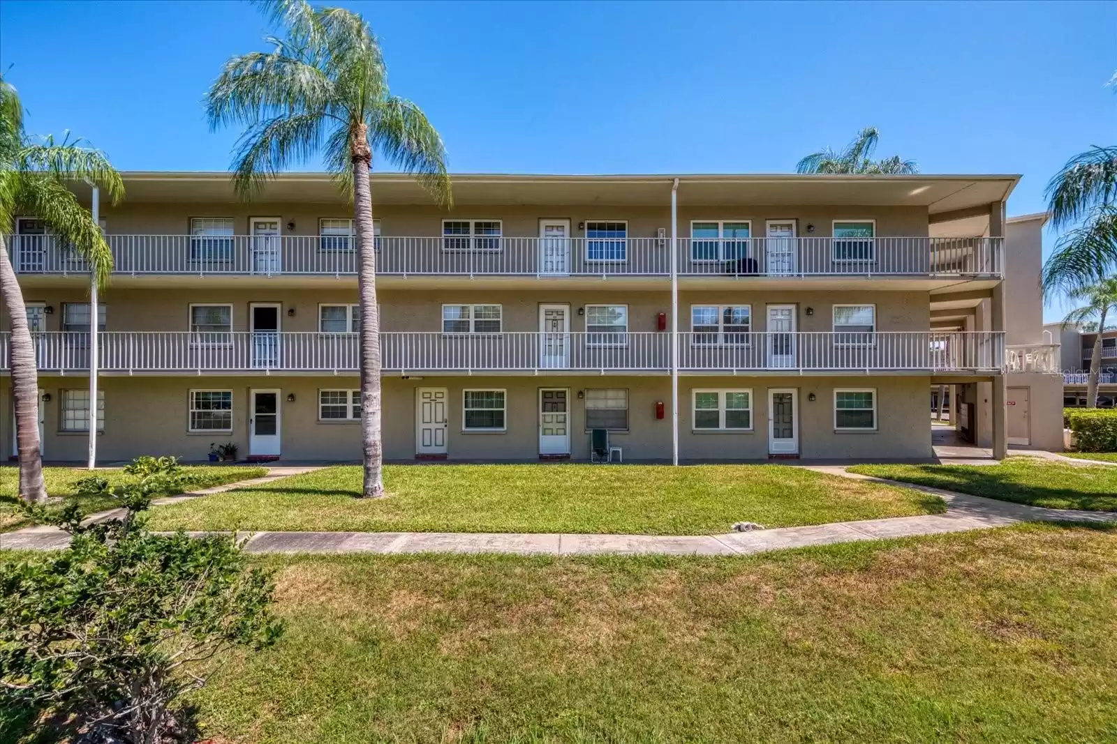 960 VIRGINIA STREET, DUNEDIN, Florida 34698, 2 Bedrooms Bedrooms, ,2 BathroomsBathrooms,Residential,For Sale,VIRGINIA,MFRU8241012