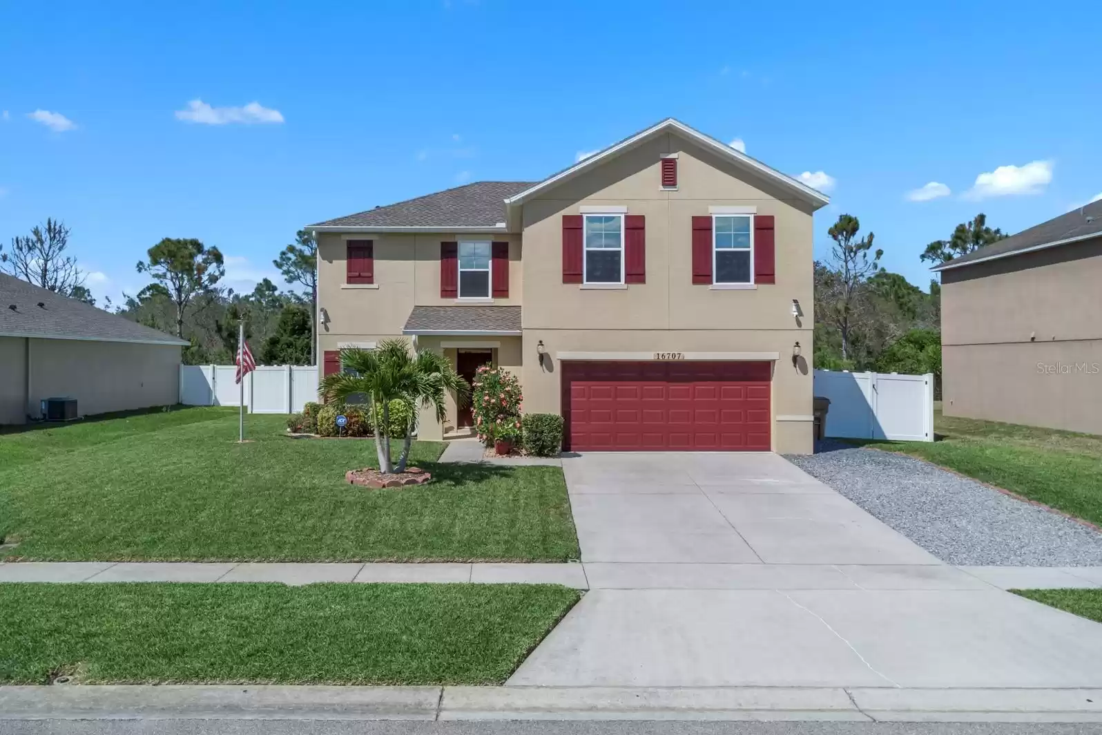 16707 BROADFORD LANE, CLERMONT, Florida 34714, 4 Bedrooms Bedrooms, ,2 BathroomsBathrooms,Residential,For Sale,BROADFORD,MFRO6210025