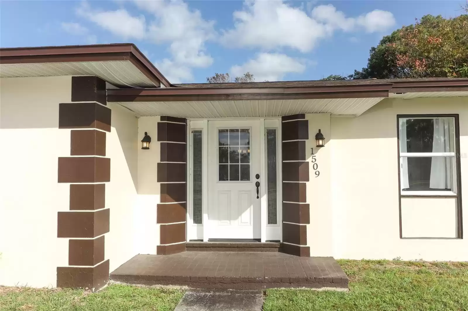 1509 GOLD TERRACE, DELTONA, Florida 32725, 4 Bedrooms Bedrooms, ,2 BathroomsBathrooms,Residential,For Sale,GOLD,MFRO6204713