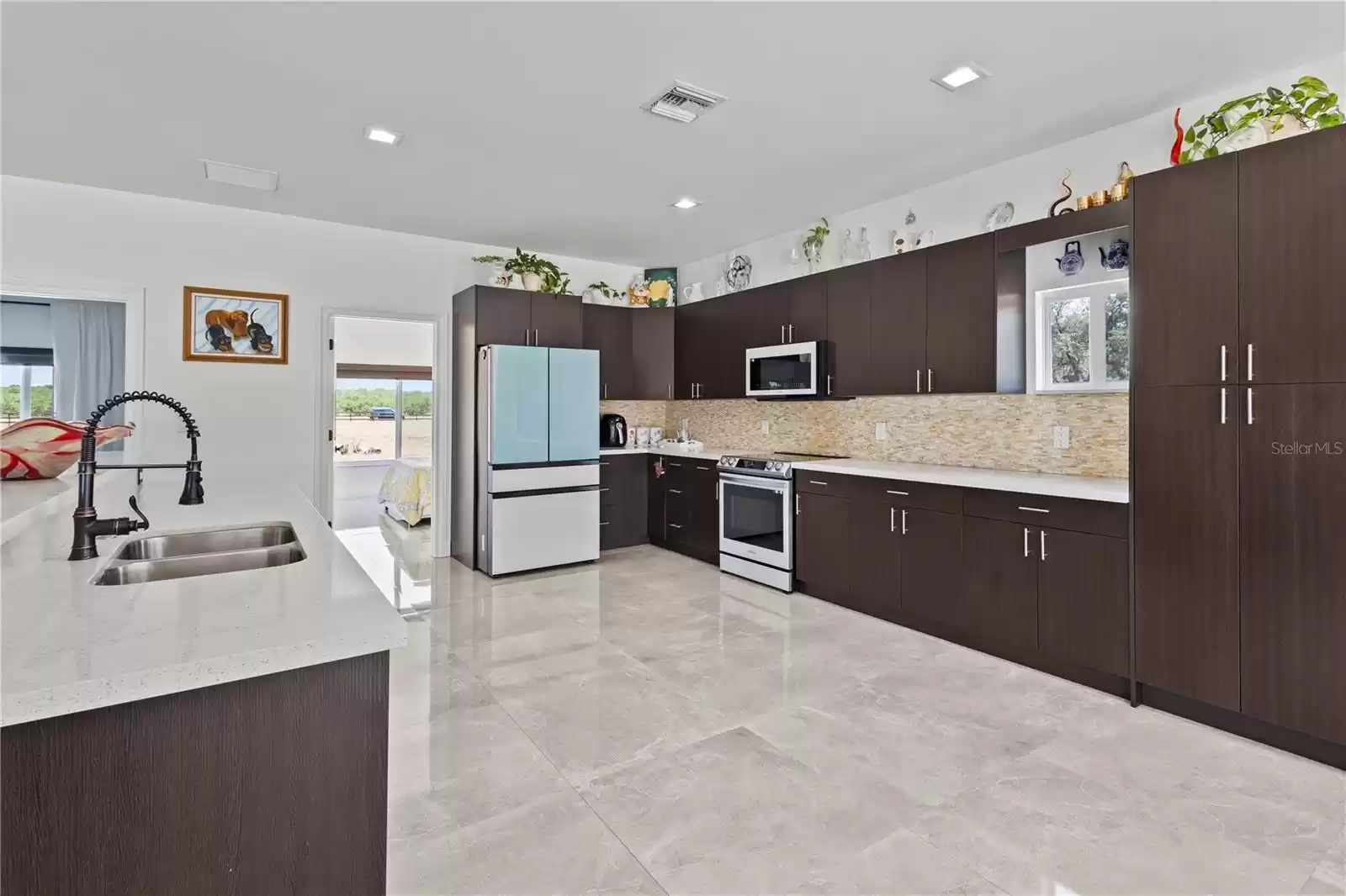 Tons of counter space and room to entertain in this fantastic kitchen!