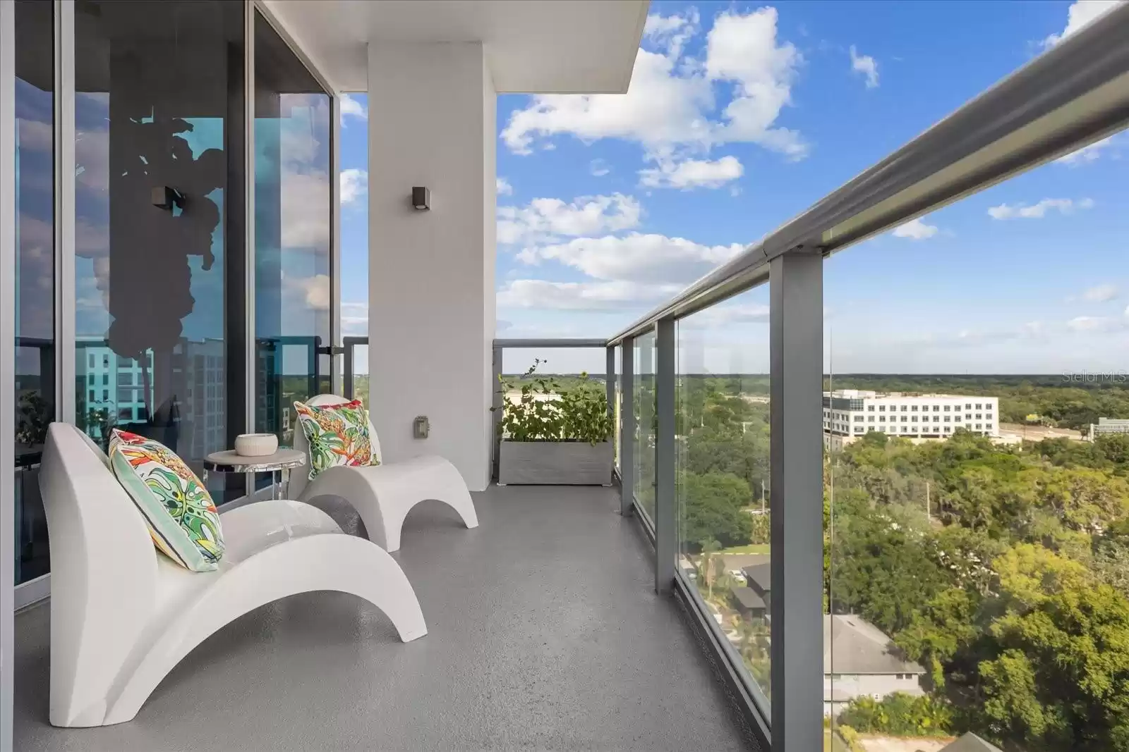 Spacious balcony 1104