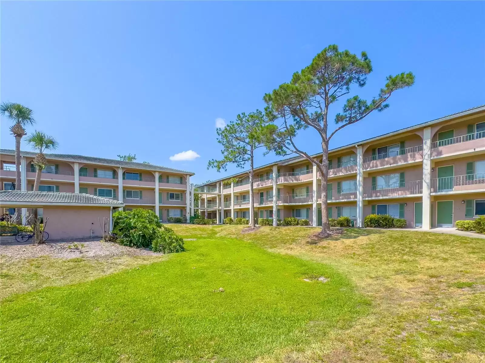 115 OYSTER BAY CIRCLE, ALTAMONTE SPRINGS, Florida 32701, 2 Bedrooms Bedrooms, ,2 BathroomsBathrooms,Residential,For Sale,OYSTER BAY,MFRO6202812