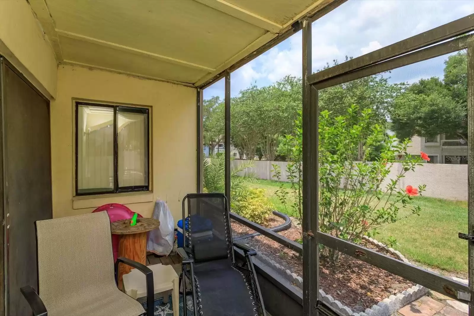 End unit screened porch