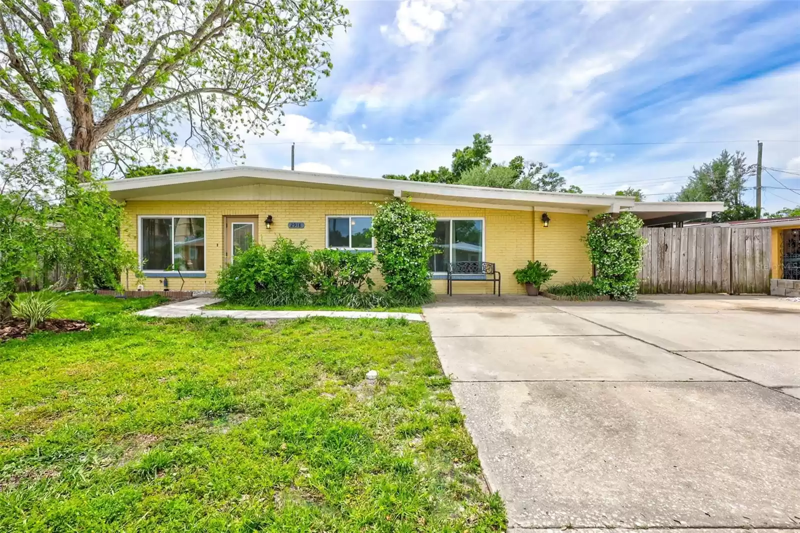 2918 SAINT JOHN STREET, TAMPA, Florida 33607, 3 Bedrooms Bedrooms, ,2 BathroomsBathrooms,Residential,For Sale,SAINT JOHN,MFRT3517148