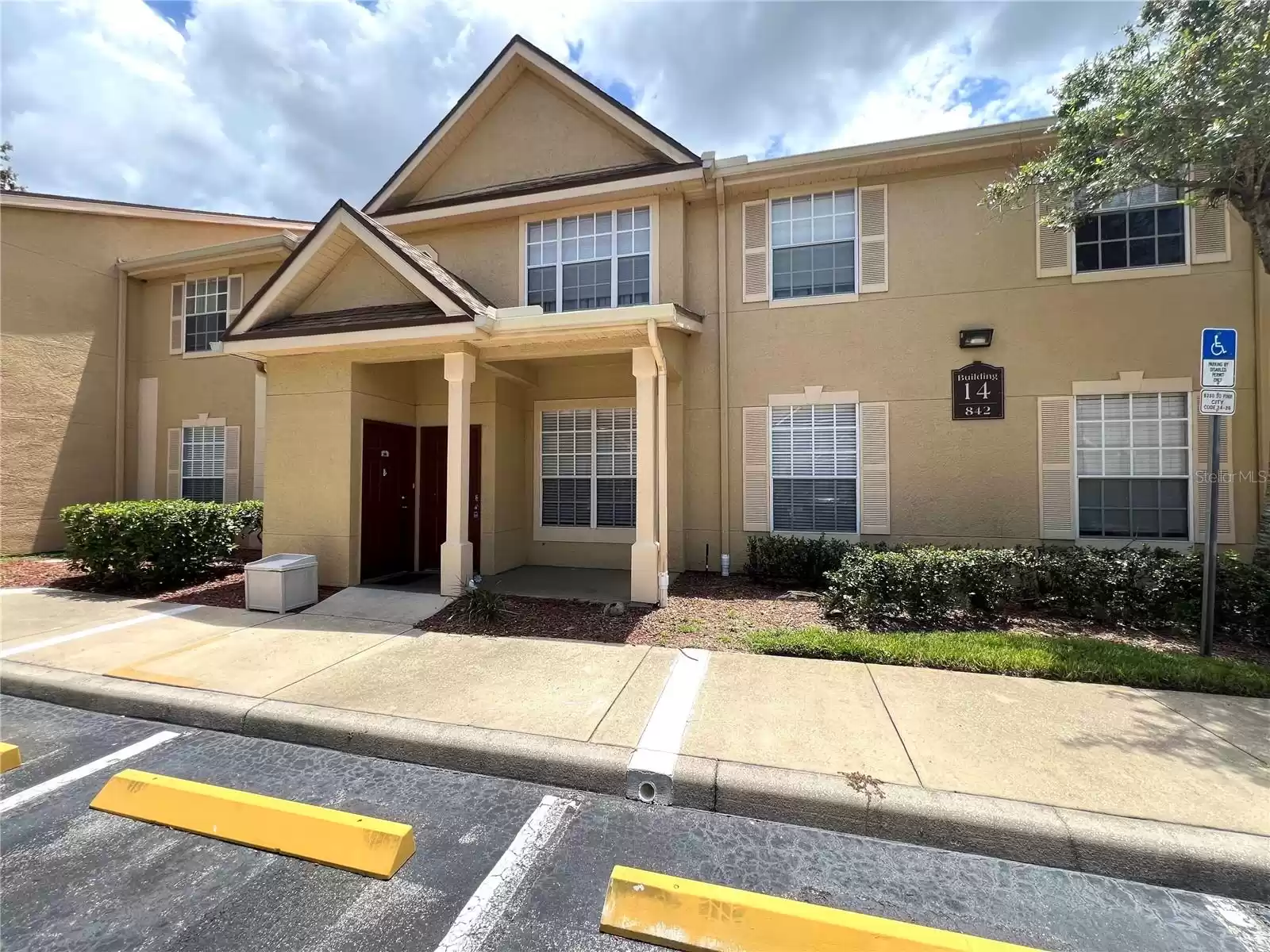 842 GRAND REGENCY POINT, ALTAMONTE SPRINGS, Florida 32714, 2 Bedrooms Bedrooms, ,2 BathroomsBathrooms,Residential,For Sale,GRAND REGENCY,MFRO6210242