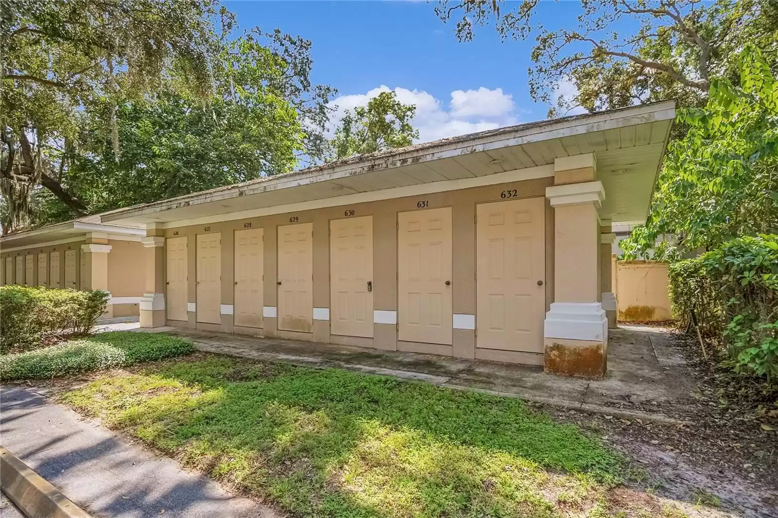 1224 S HIAWASSEE RD, ORLANDO, Florida 32835, 3 Bedrooms Bedrooms, ,2 BathroomsBathrooms,Residential,For Sale,S HIAWASSEE RD,MFRO6210523