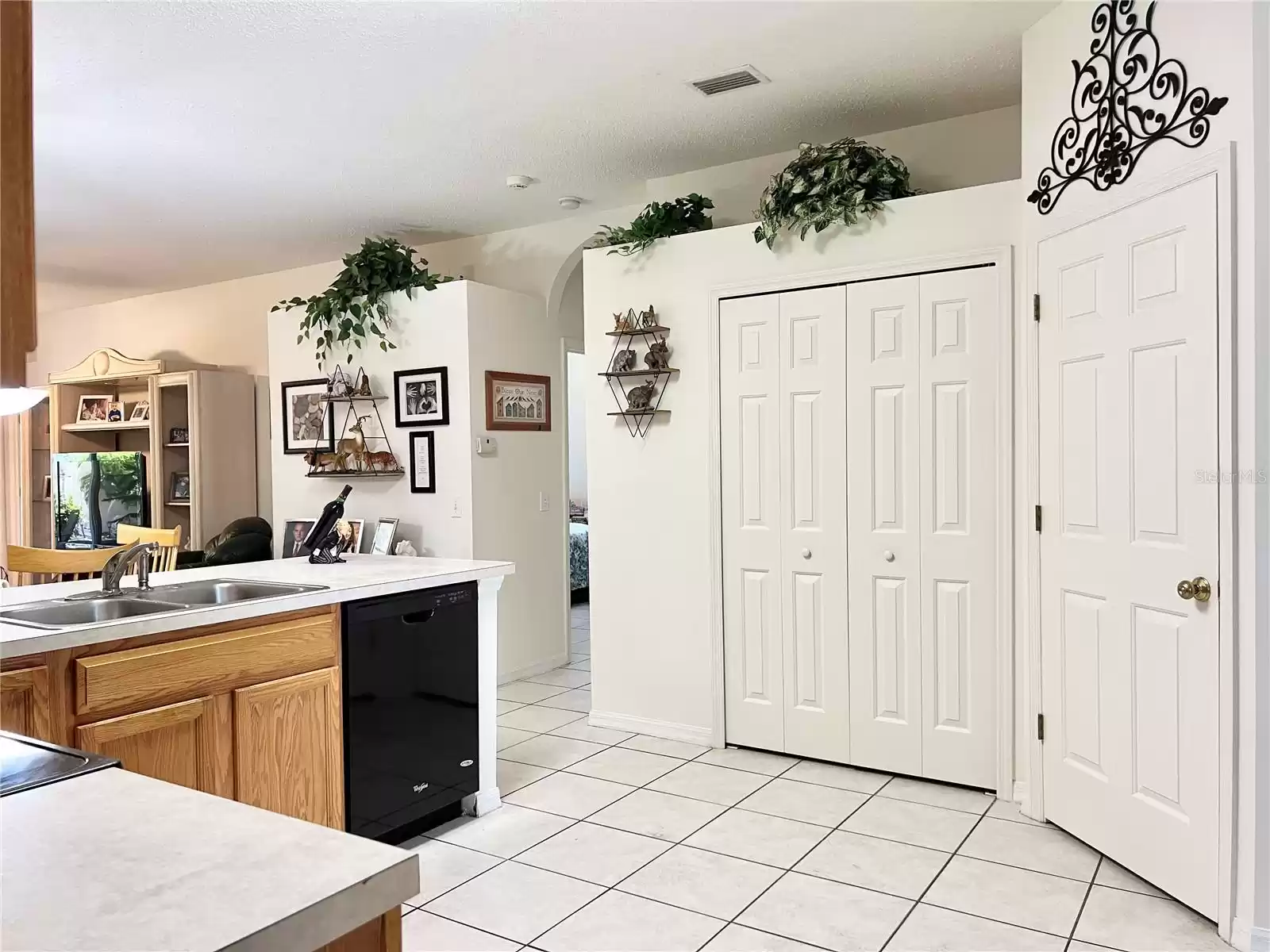 Kitchen - Closet Pantry