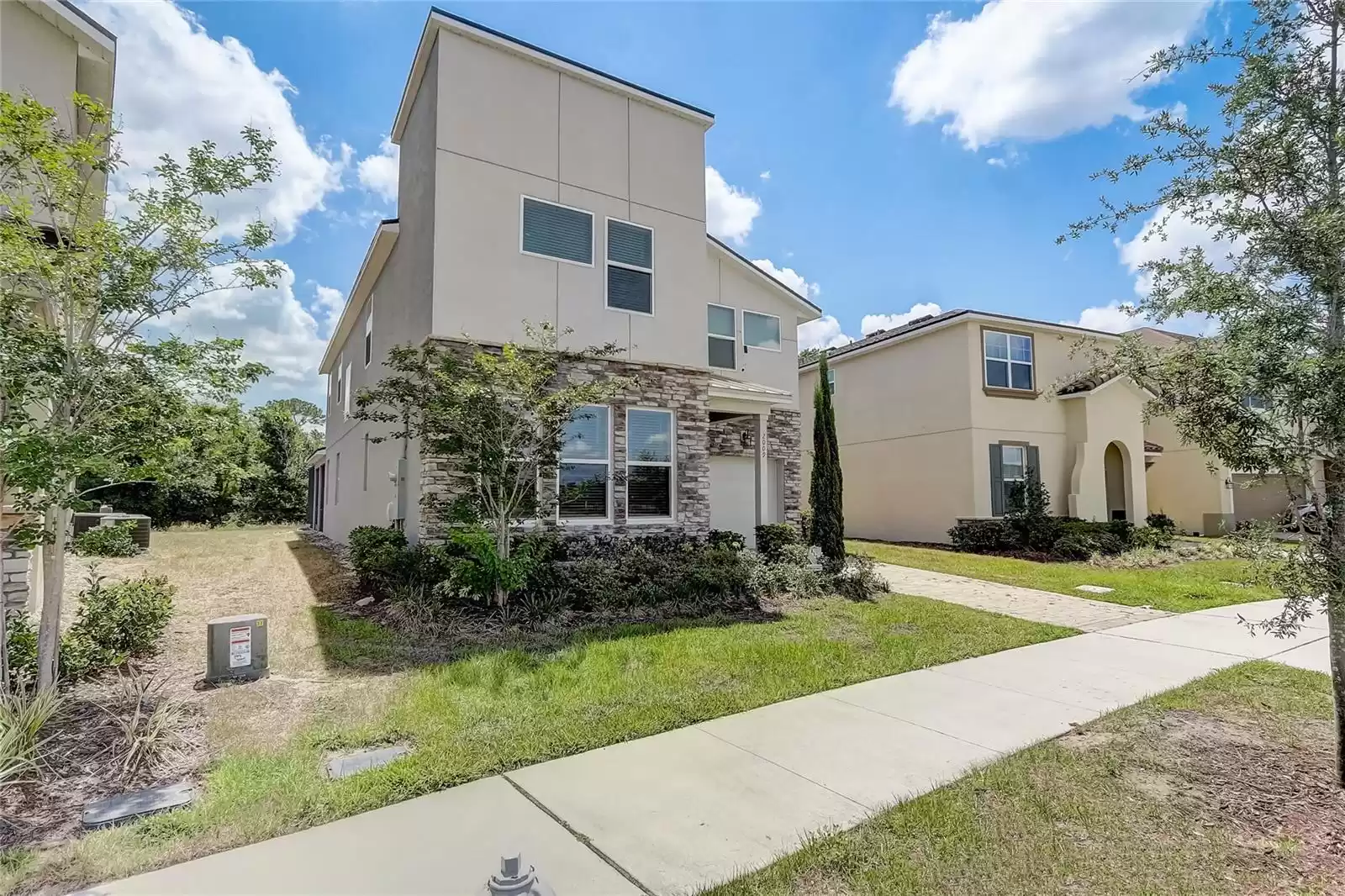 2009 TROPICAL PALMS CIRCLE, KISSIMMEE, Florida 34747, 7 Bedrooms Bedrooms, ,4 BathroomsBathrooms,Residential,For Sale,TROPICAL PALMS,MFRO6210469