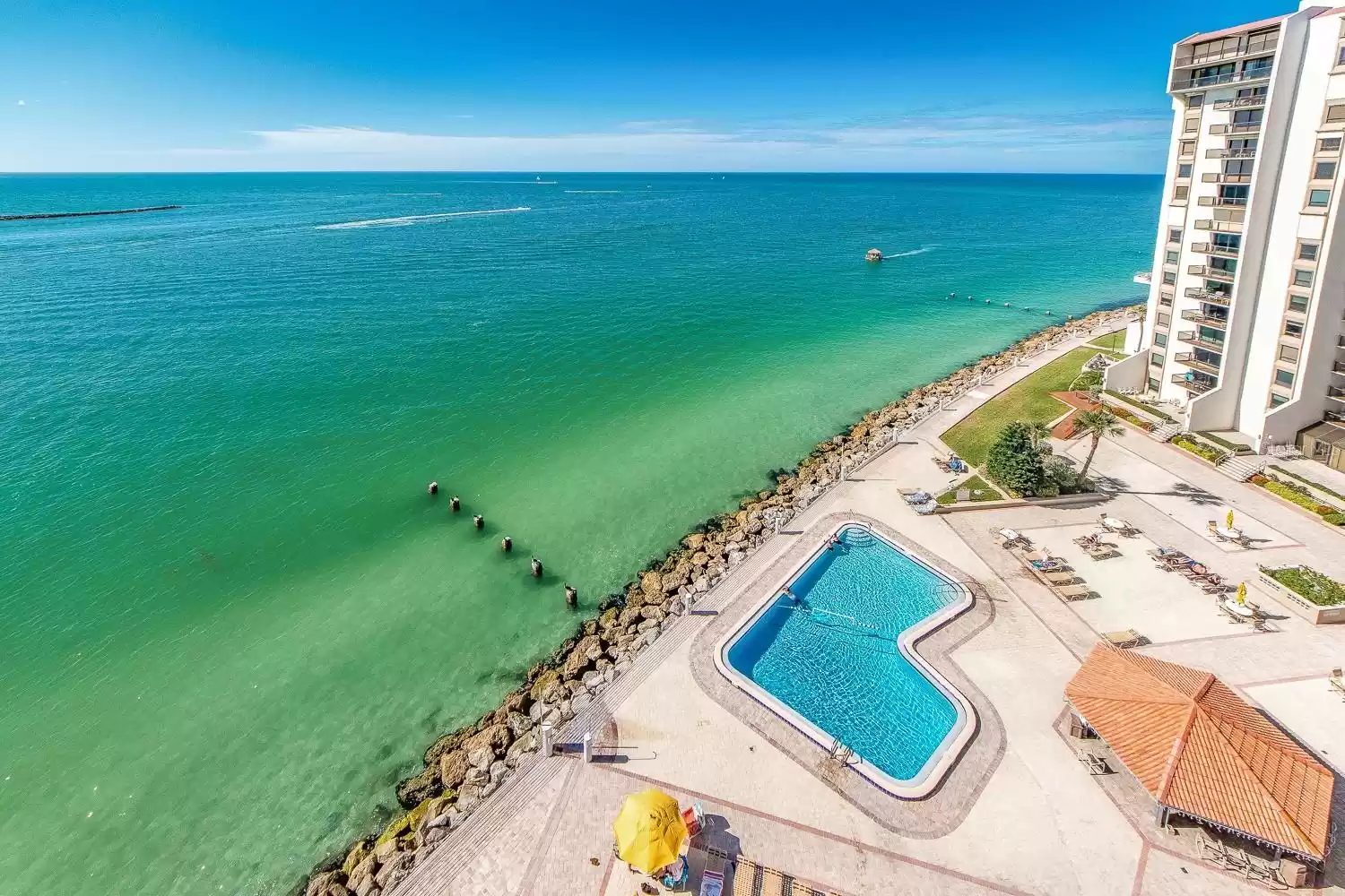 450 GULFVIEW BOULEVARD, CLEARWATER BEACH, Florida 33767, 2 Bedrooms Bedrooms, ,2 BathroomsBathrooms,Residential Lease,For Rent,GULFVIEW,MFRU8231144