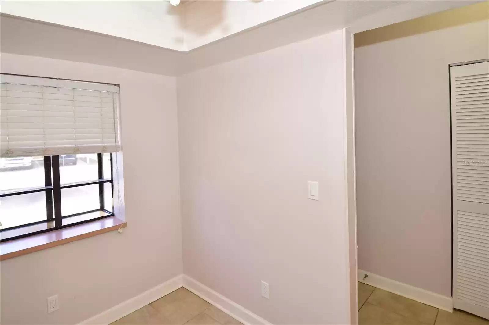 More space in the kitchen next to bay window