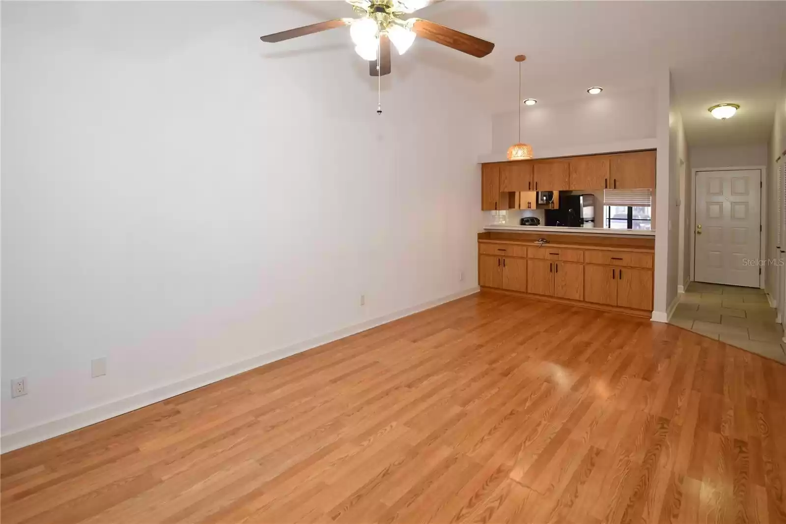 Foyer entry into kitchen with lots of natural lighting.