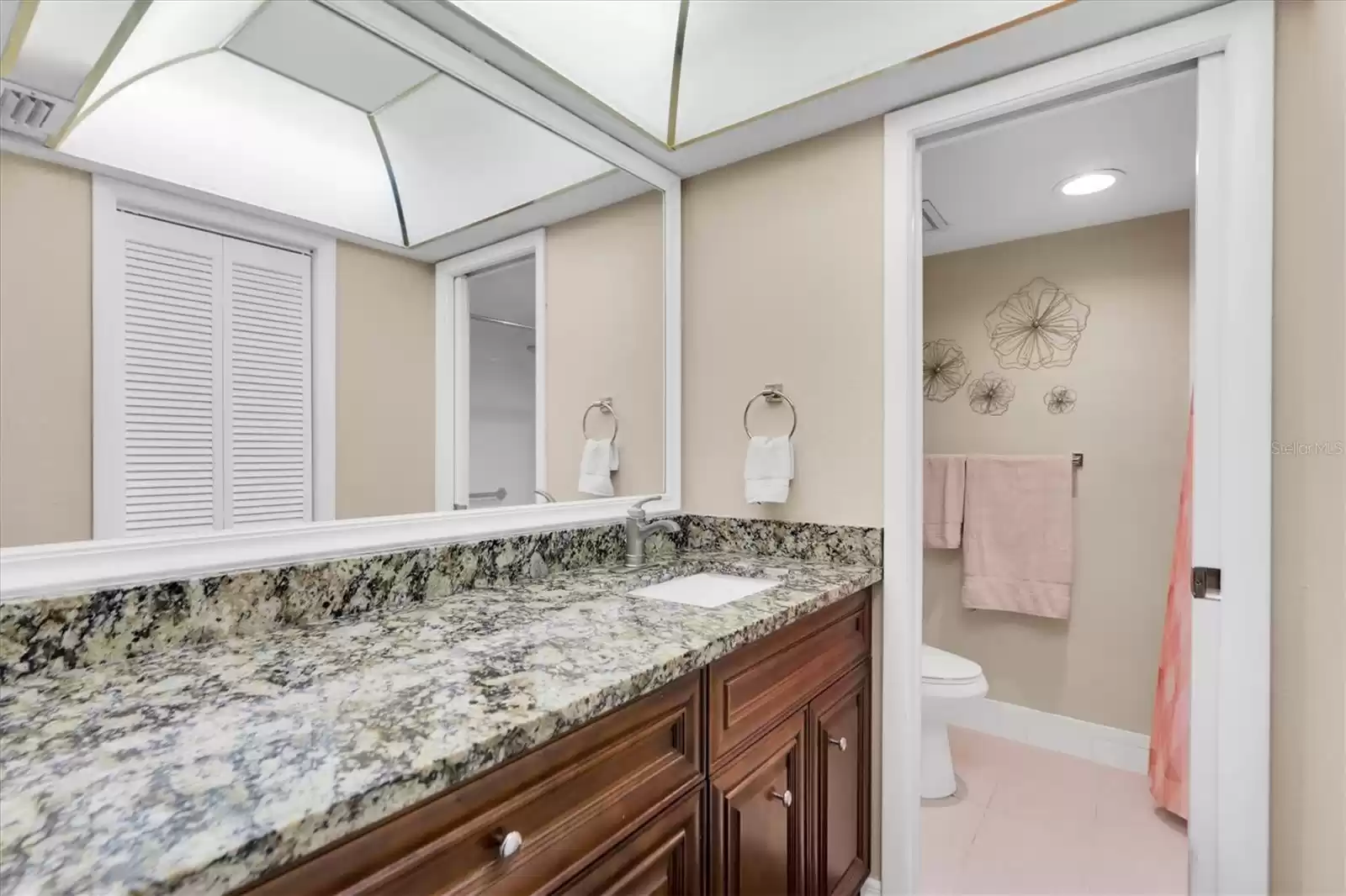 232 CARYL WAY, OLDSMAR, Florida 34677, 2 Bedrooms Bedrooms, ,2 BathroomsBathrooms,Residential,For Sale,CARYL,MFRU8245887