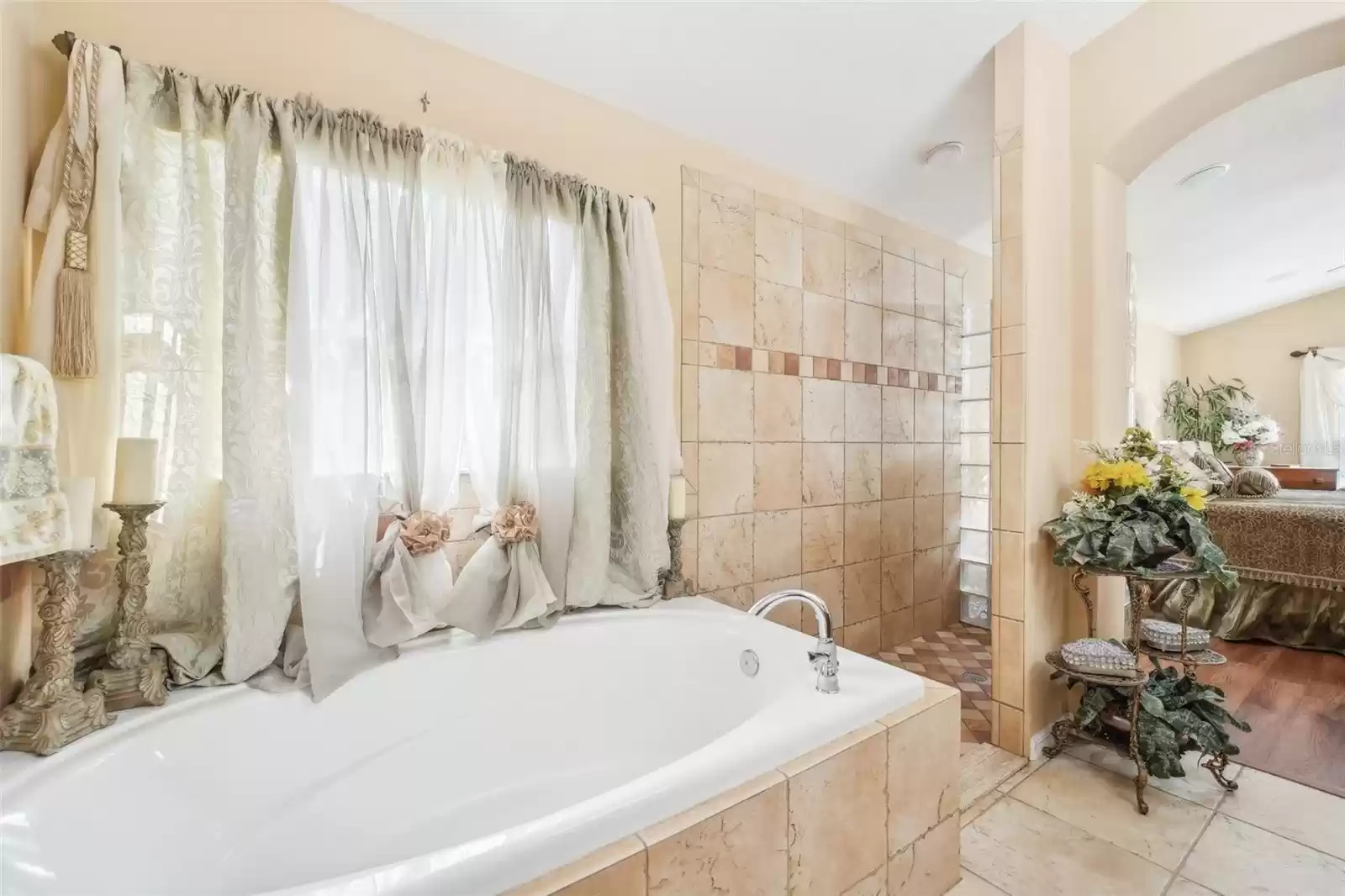 Owner's Suite - Soaker tub and shower stall