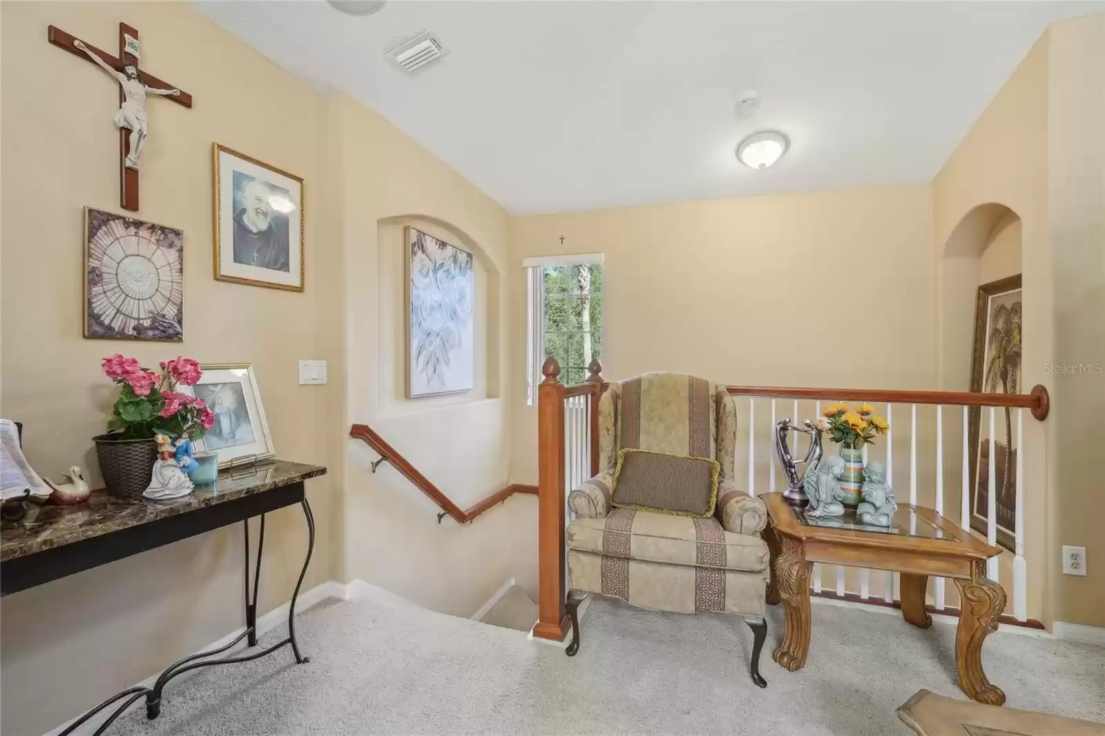 4th Bedroom on 2nd story - Art niches, oak handrail and wooden banister. Room size: 14 x 16