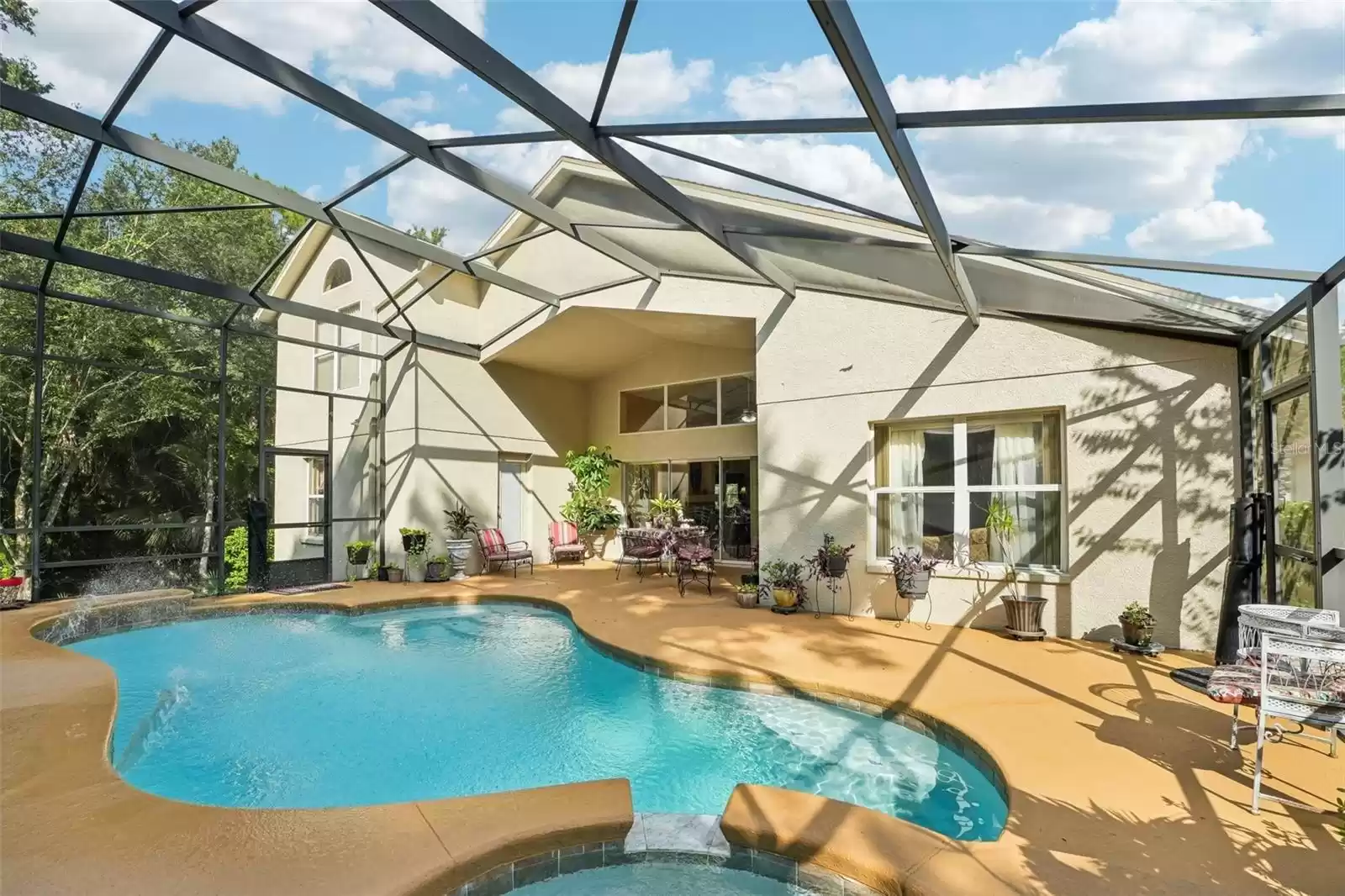 Pool area - water feature, spa, lanai