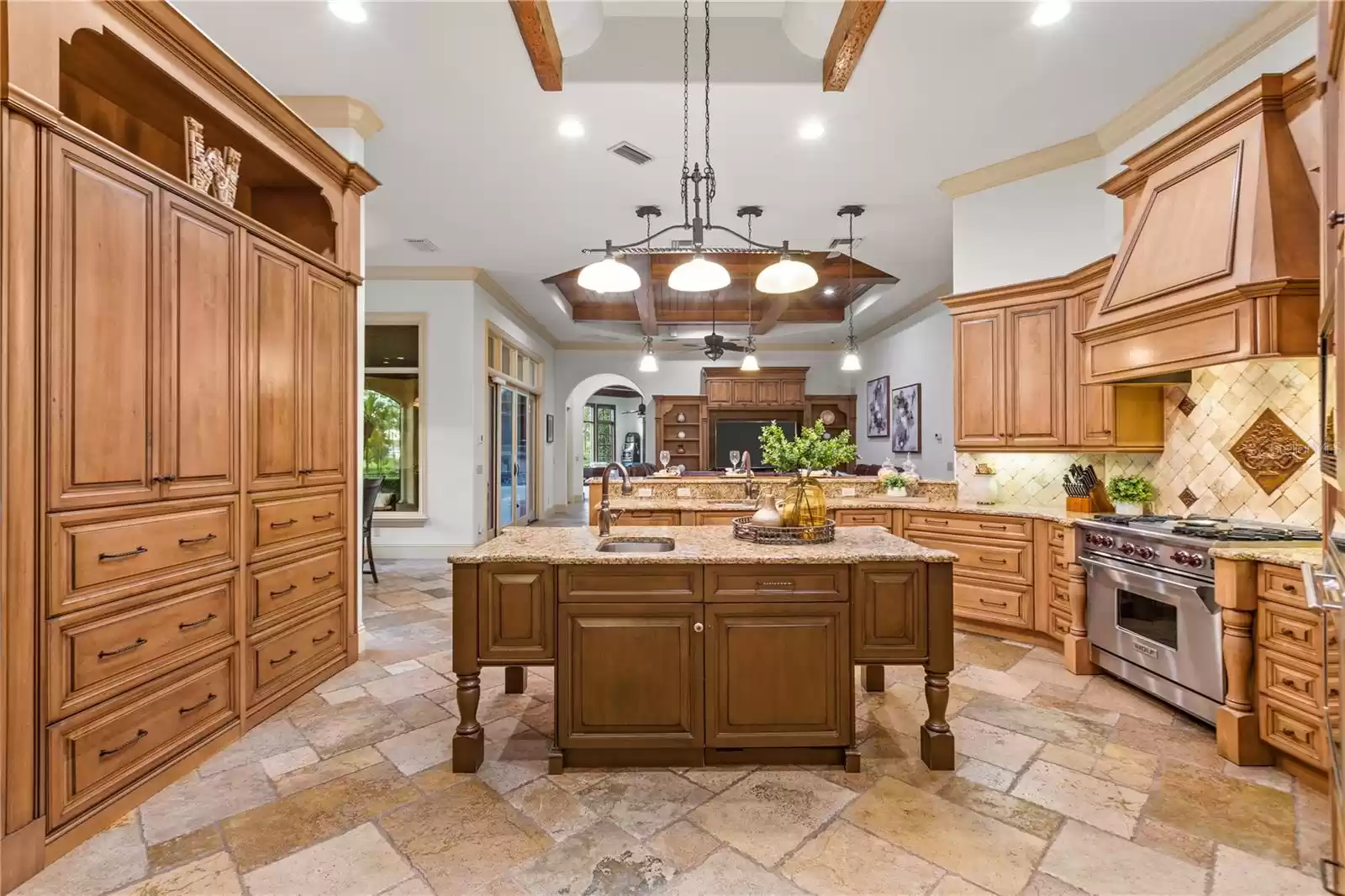 Storage is no problem in the airy and open chef's Kitchen