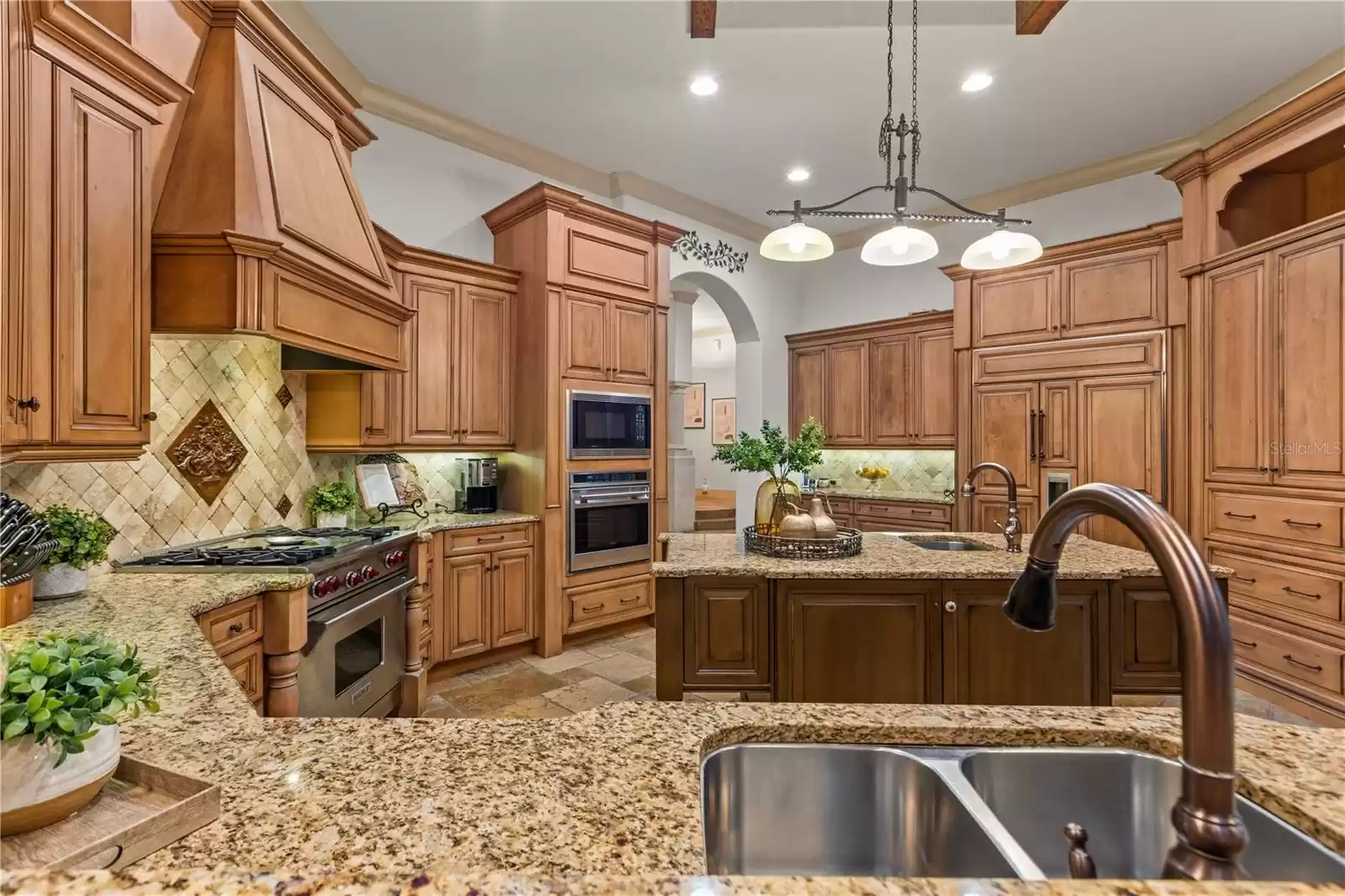 Great open concept kitchen