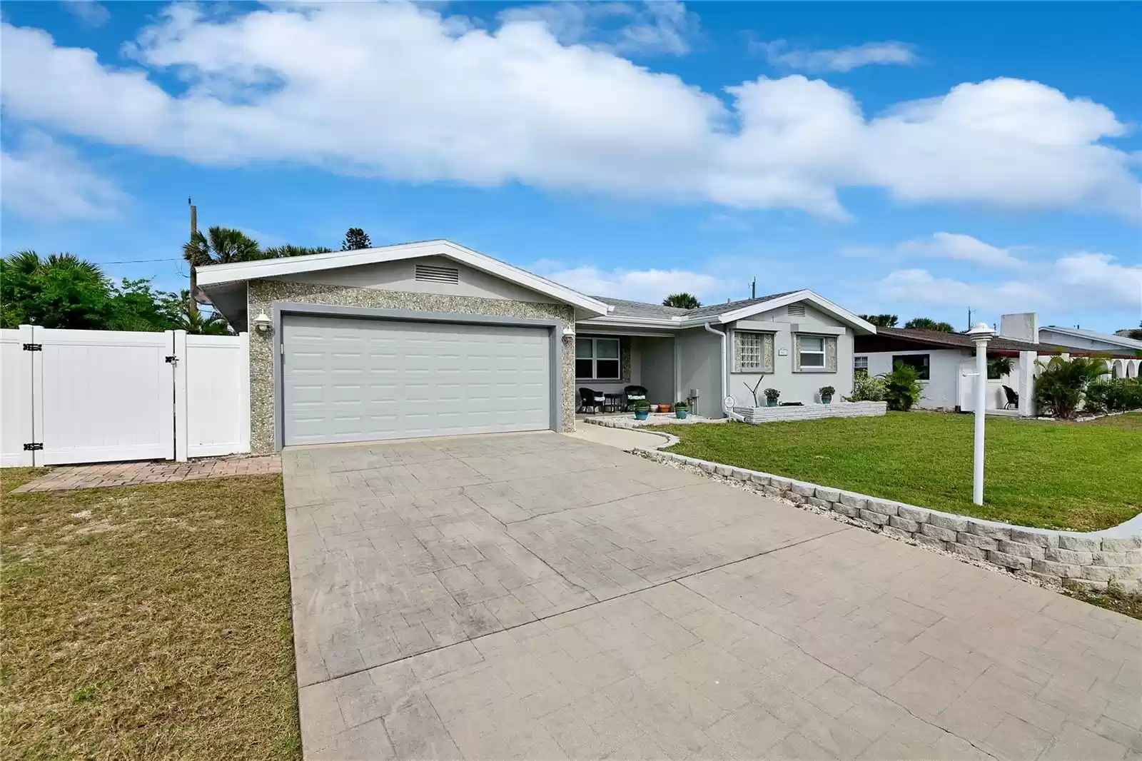 4607 DORIS DRIVE, NEW SMYRNA BEACH, Florida 32169, 2 Bedrooms Bedrooms, ,2 BathroomsBathrooms,Residential,For Sale,DORIS,MFRNS1081116