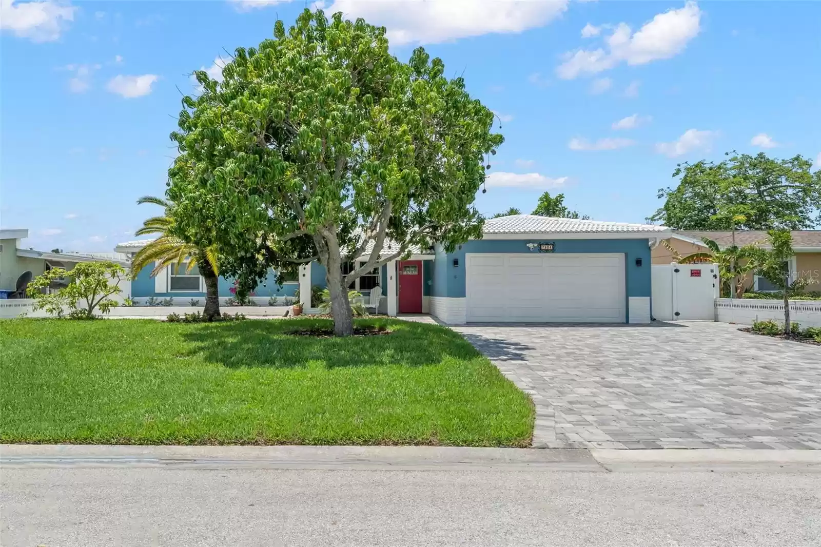 7924 1ST AVENUE, ST PETERSBURG, Florida 33707, 3 Bedrooms Bedrooms, ,2 BathroomsBathrooms,Residential Lease,For Rent,1ST,MFRU8245413