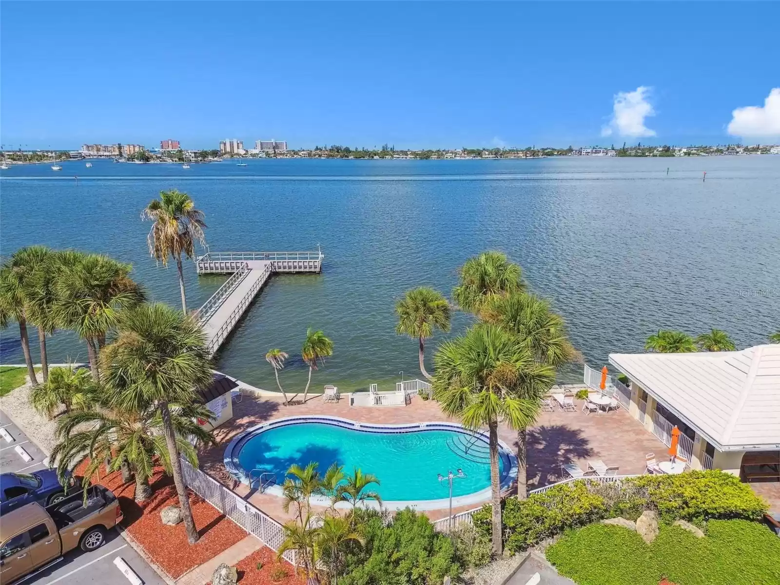 4575 COVE CIR, SAINT PETERSBURG, Florida 33708, 2 Bedrooms Bedrooms, ,2 BathroomsBathrooms,Residential Lease,For Rent,COVE CIR,MFRU8246088