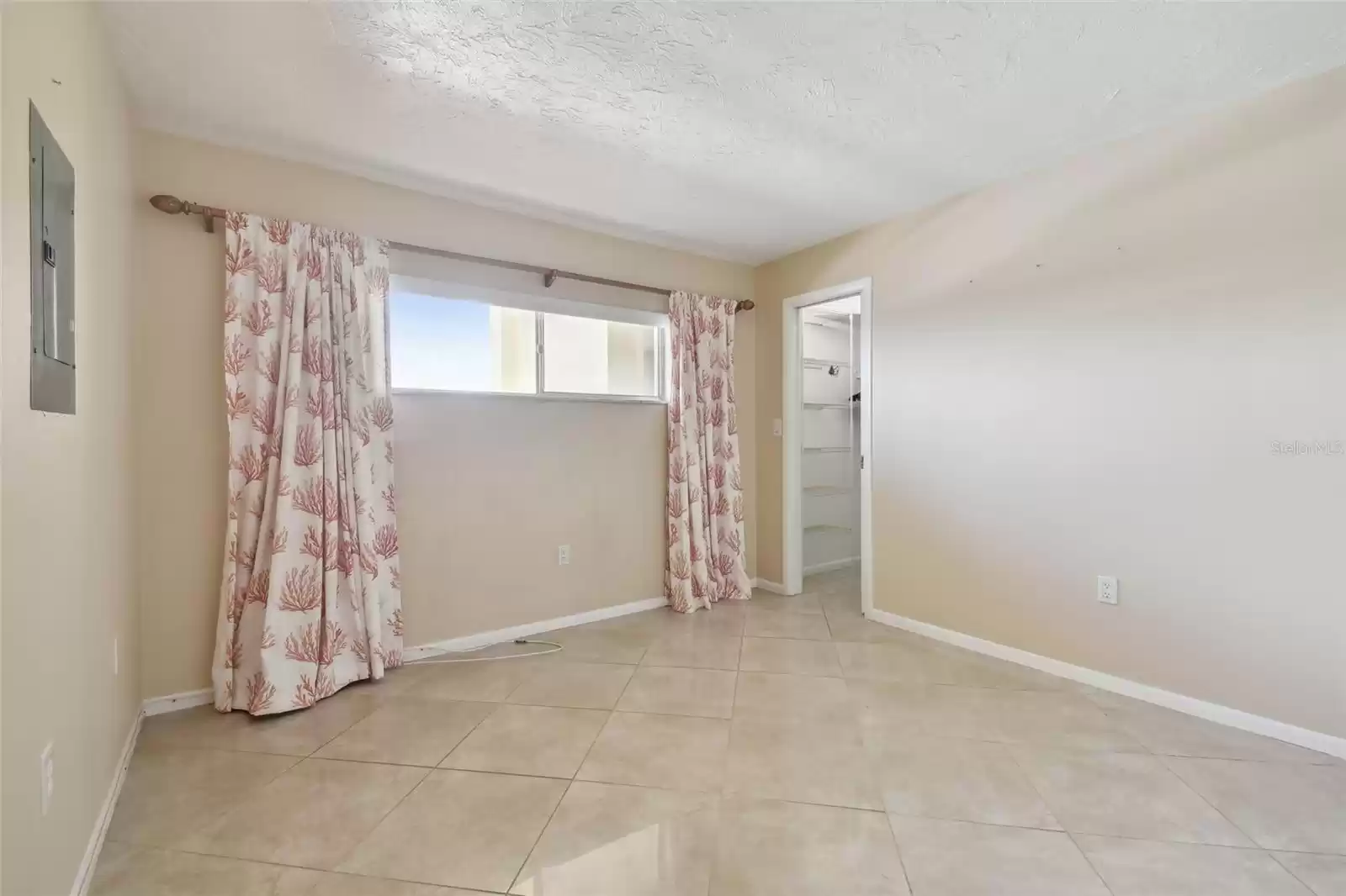 4575 COVE CIR, SAINT PETERSBURG, Florida 33708, 2 Bedrooms Bedrooms, ,2 BathroomsBathrooms,Residential Lease,For Rent,COVE CIR,MFRU8246088