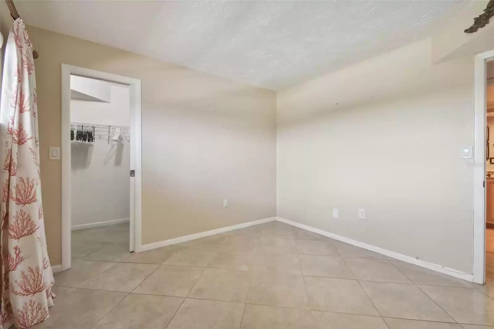 4575 COVE CIR, SAINT PETERSBURG, Florida 33708, 2 Bedrooms Bedrooms, ,2 BathroomsBathrooms,Residential Lease,For Rent,COVE CIR,MFRU8246088