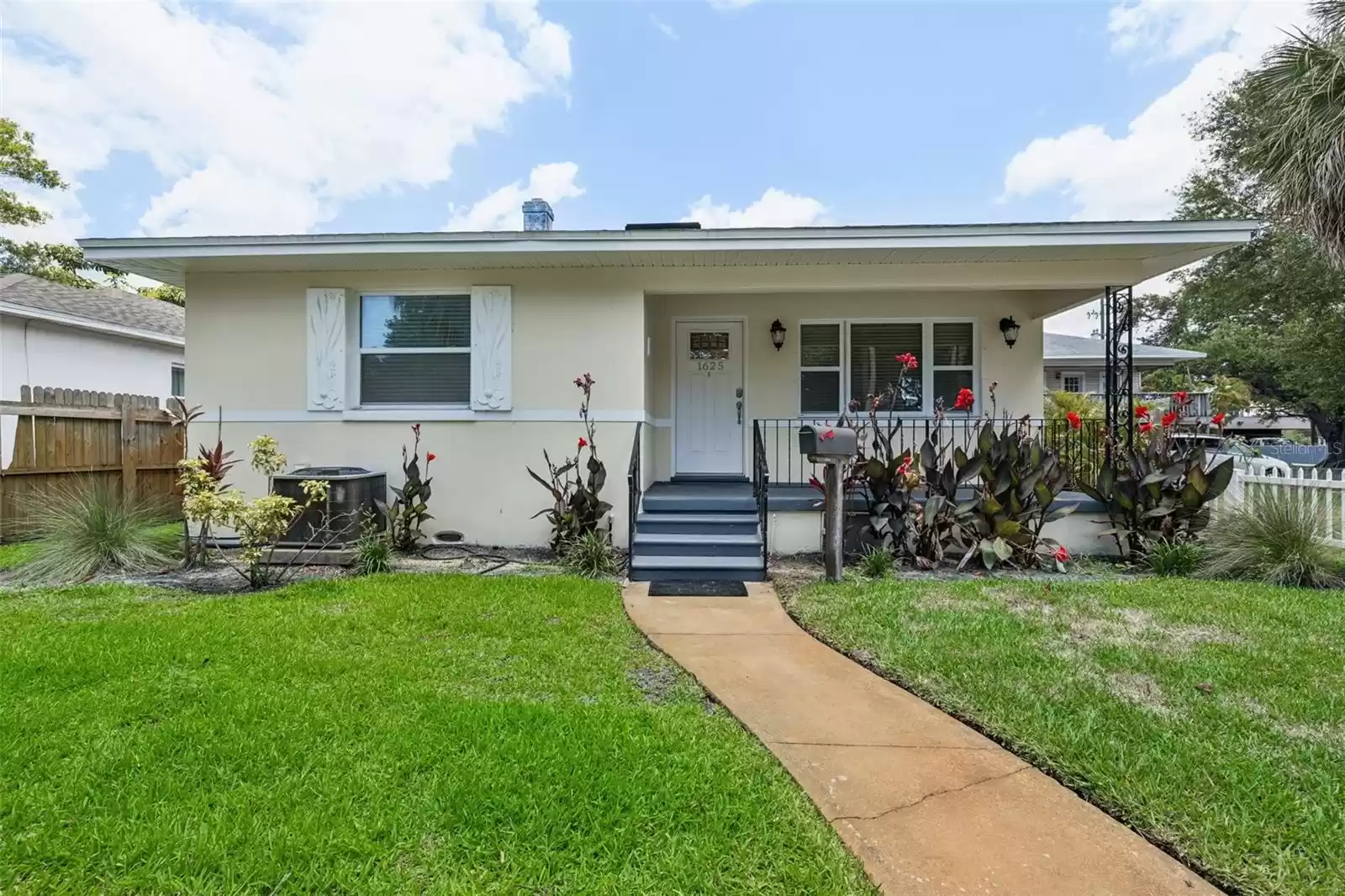 1625 21ST AVENUE, SAINT PETERSBURG, Florida 33713, 3 Bedrooms Bedrooms, ,2 BathroomsBathrooms,Residential,For Sale,21ST,MFRU8245661