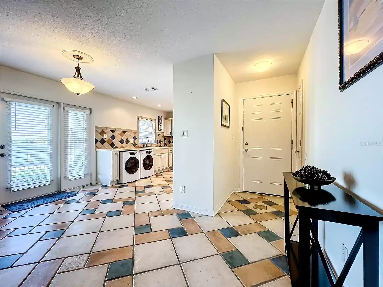 115 POMPANO DRIVE, SAINT PETERSBURG, Florida 33705, 2 Bedrooms Bedrooms, ,2 BathroomsBathrooms,Residential,For Sale,POMPANO,MFRU8246362