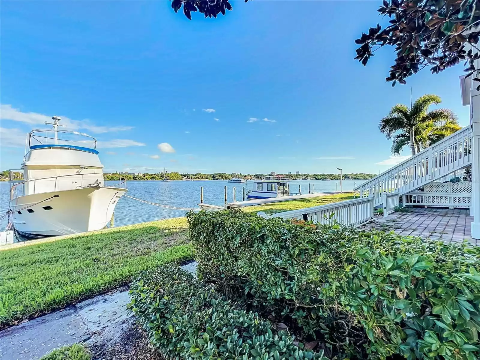 115 POMPANO DRIVE, SAINT PETERSBURG, Florida 33705, 2 Bedrooms Bedrooms, ,2 BathroomsBathrooms,Residential,For Sale,POMPANO,MFRU8246362