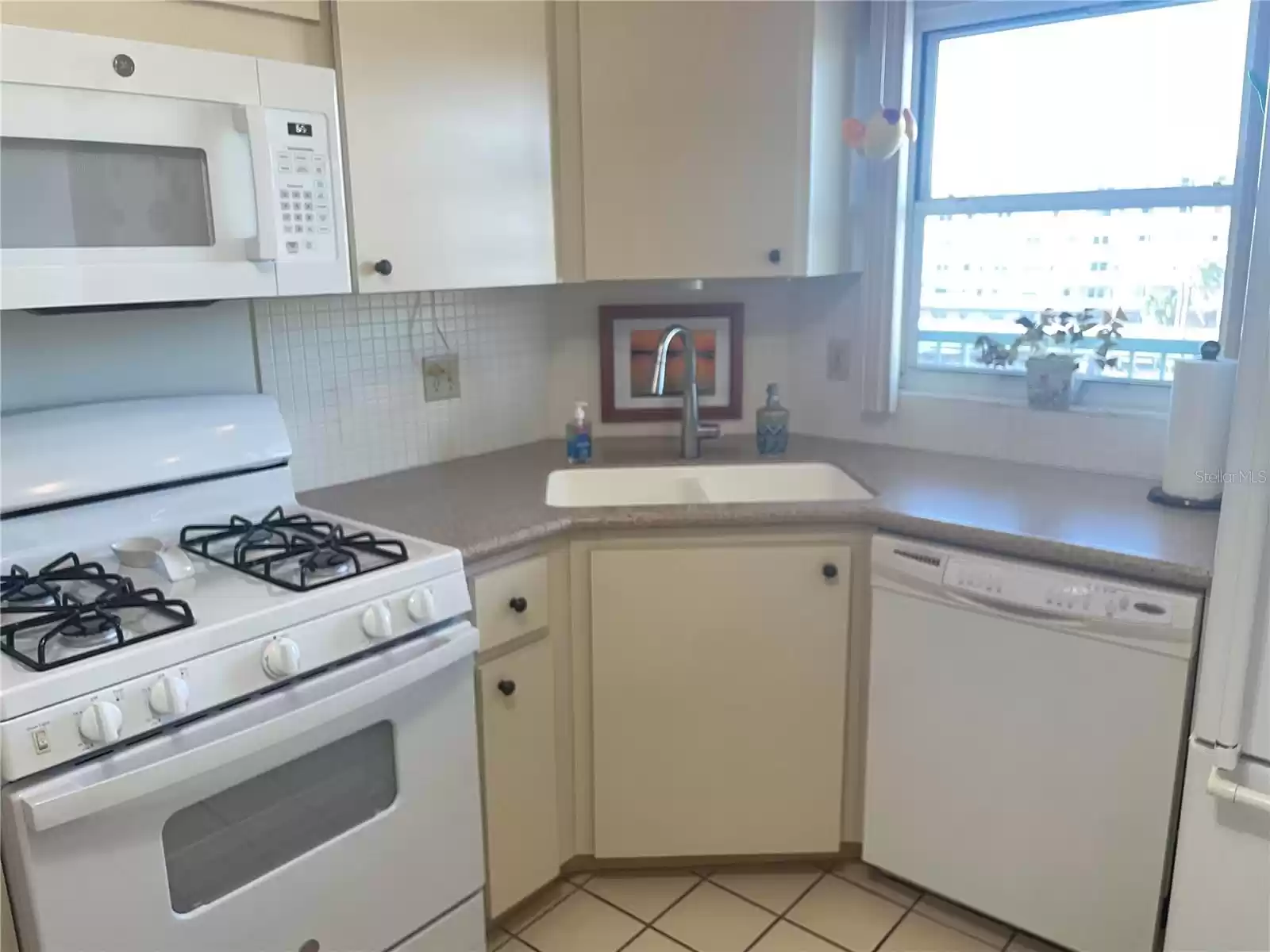 6020 SHORE BOULEVARD, GULFPORT, Florida 33707, 2 Bedrooms Bedrooms, ,2 BathroomsBathrooms,Residential Lease,For Rent,SHORE,MFRU8246639