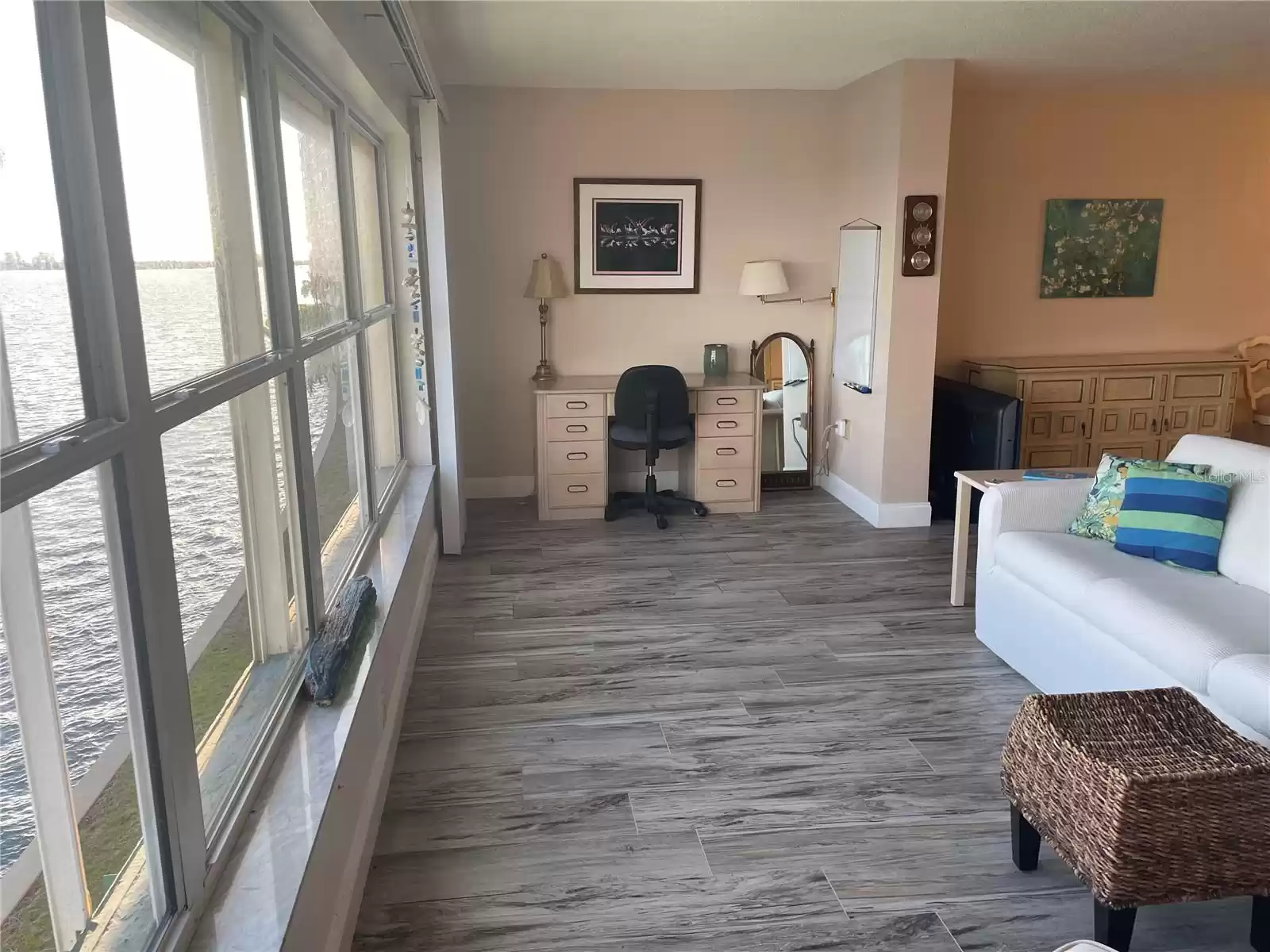 6020 SHORE BOULEVARD, GULFPORT, Florida 33707, 2 Bedrooms Bedrooms, ,2 BathroomsBathrooms,Residential Lease,For Rent,SHORE,MFRU8246639