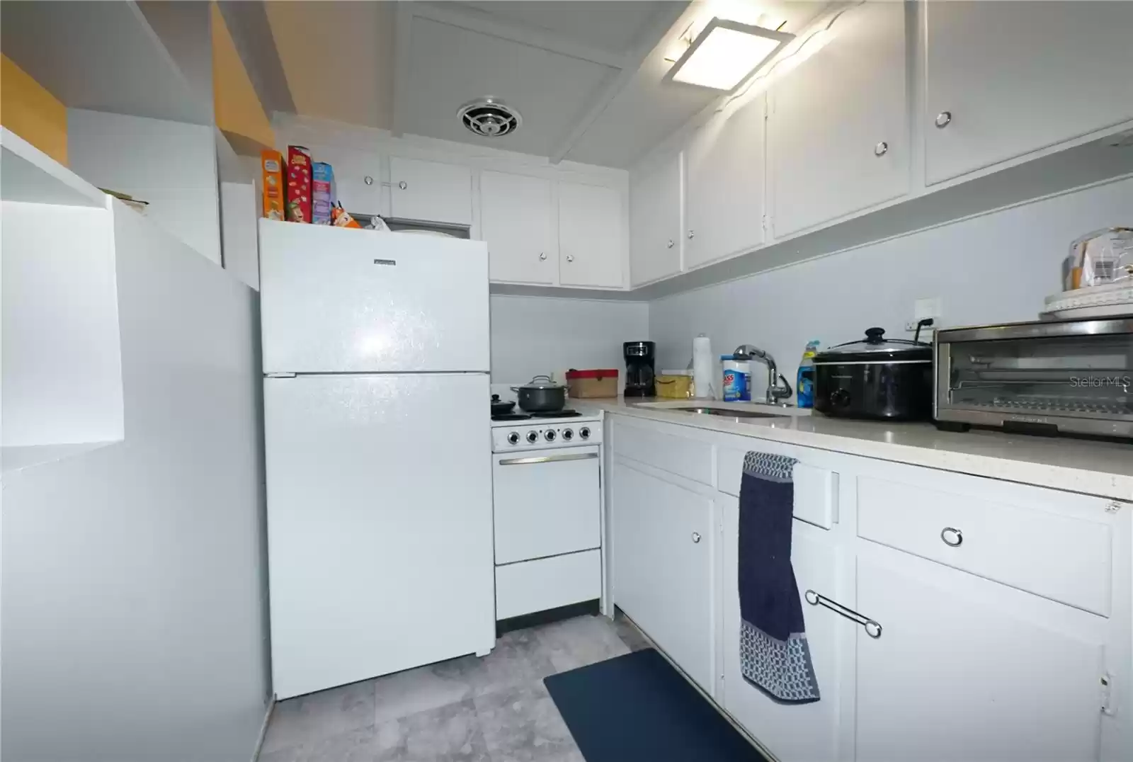 KITCHEN WITH BRIGHT KITCHEN CABINETS