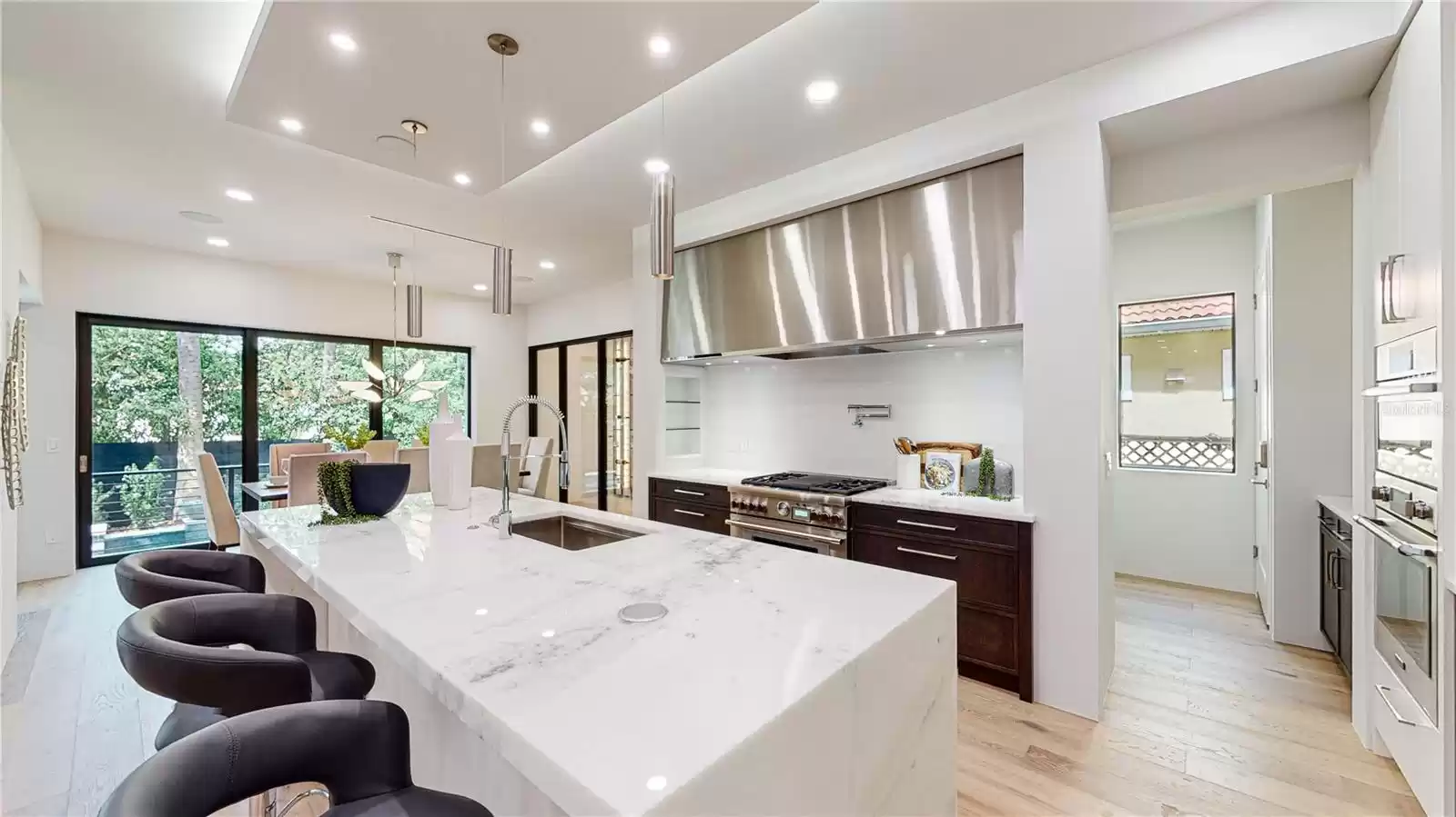 206 TREASURE DRIVE, TAMPA, Florida 33609, 5 Bedrooms Bedrooms, ,5 BathroomsBathrooms,Residential,For Sale,TREASURE,MFRT3533932