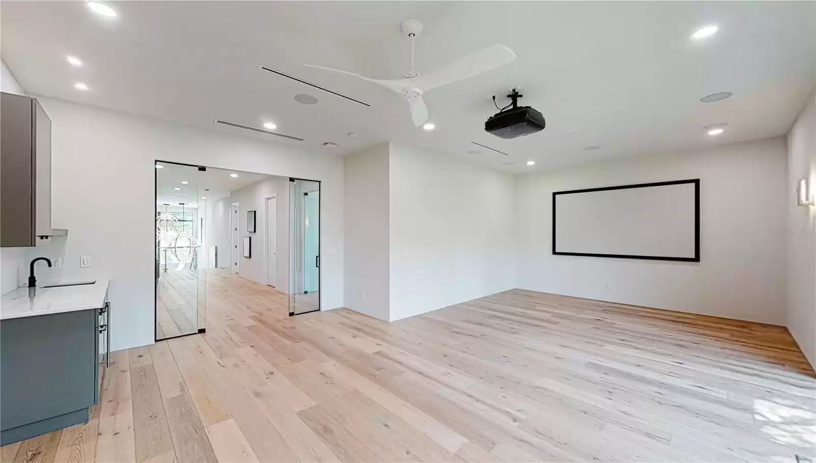 206 TREASURE DRIVE, TAMPA, Florida 33609, 5 Bedrooms Bedrooms, ,5 BathroomsBathrooms,Residential,For Sale,TREASURE,MFRT3533932