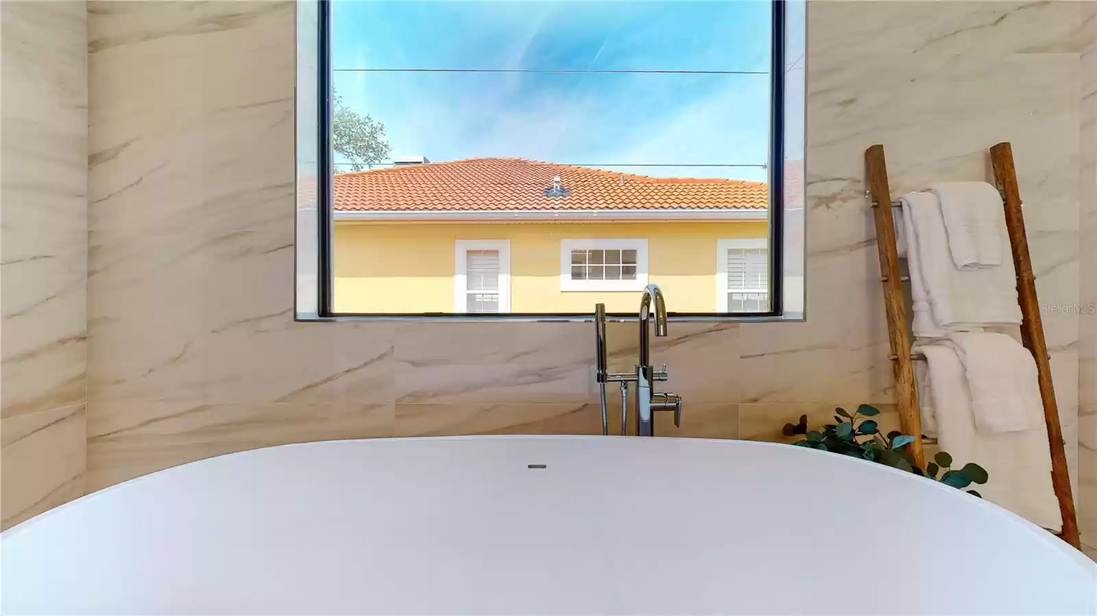 206 TREASURE DRIVE, TAMPA, Florida 33609, 5 Bedrooms Bedrooms, ,5 BathroomsBathrooms,Residential,For Sale,TREASURE,MFRT3533932