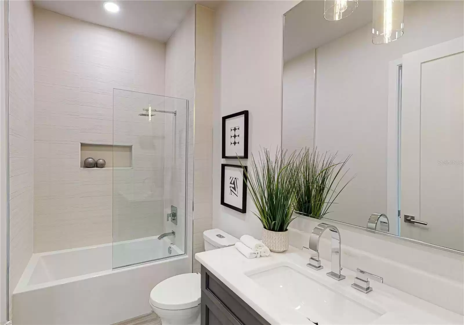 206 TREASURE DRIVE, TAMPA, Florida 33609, 5 Bedrooms Bedrooms, ,5 BathroomsBathrooms,Residential,For Sale,TREASURE,MFRT3533932