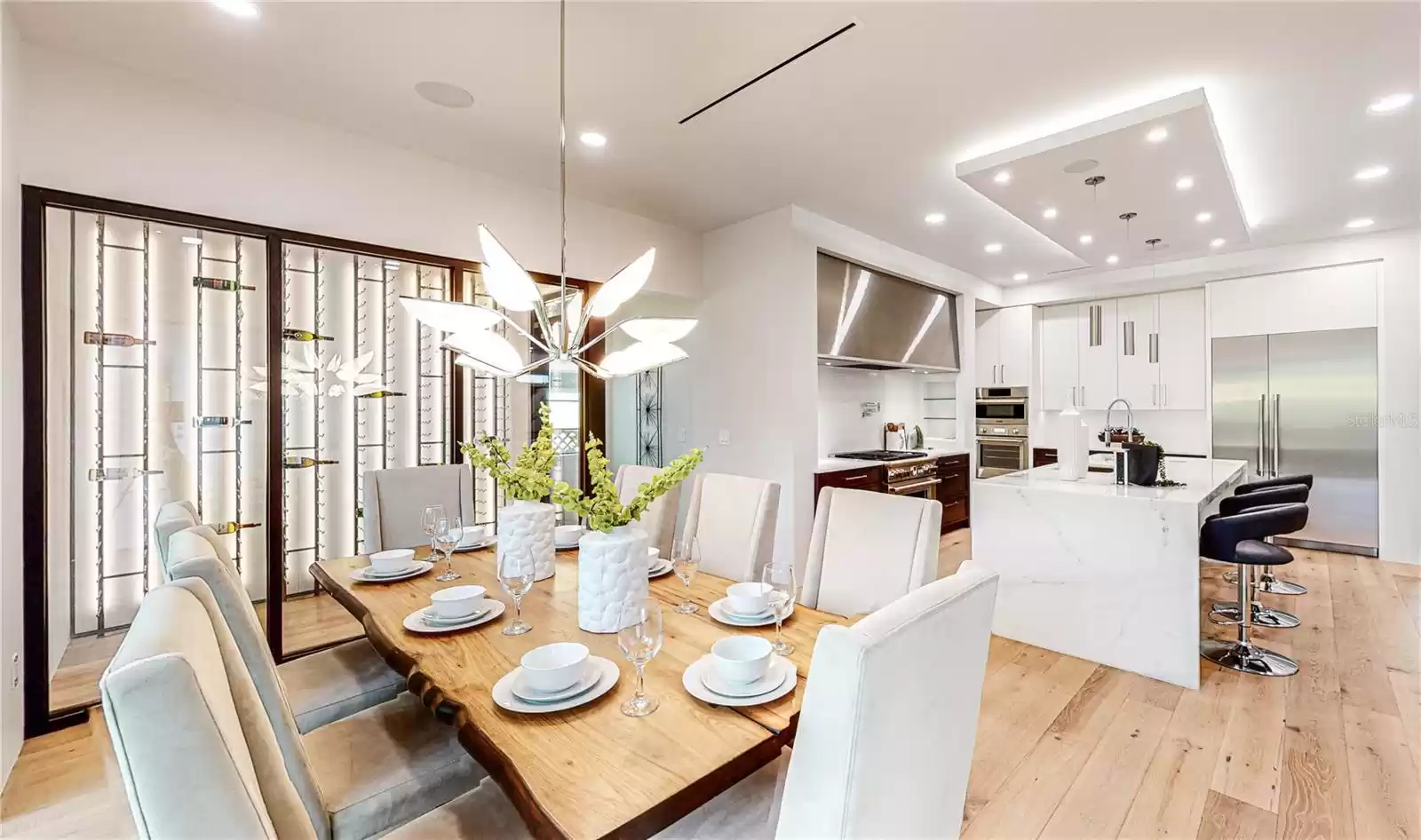 206 TREASURE DRIVE, TAMPA, Florida 33609, 5 Bedrooms Bedrooms, ,5 BathroomsBathrooms,Residential,For Sale,TREASURE,MFRT3533932