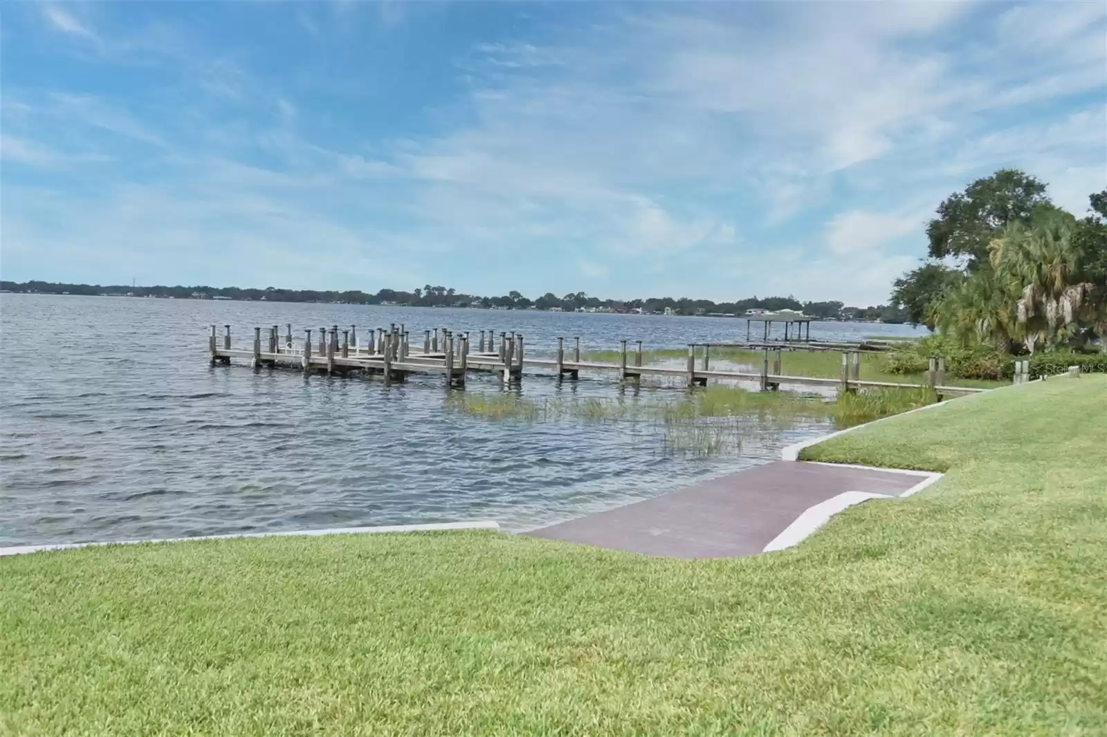 Common Lakefront area on Lake Conway Pic 2