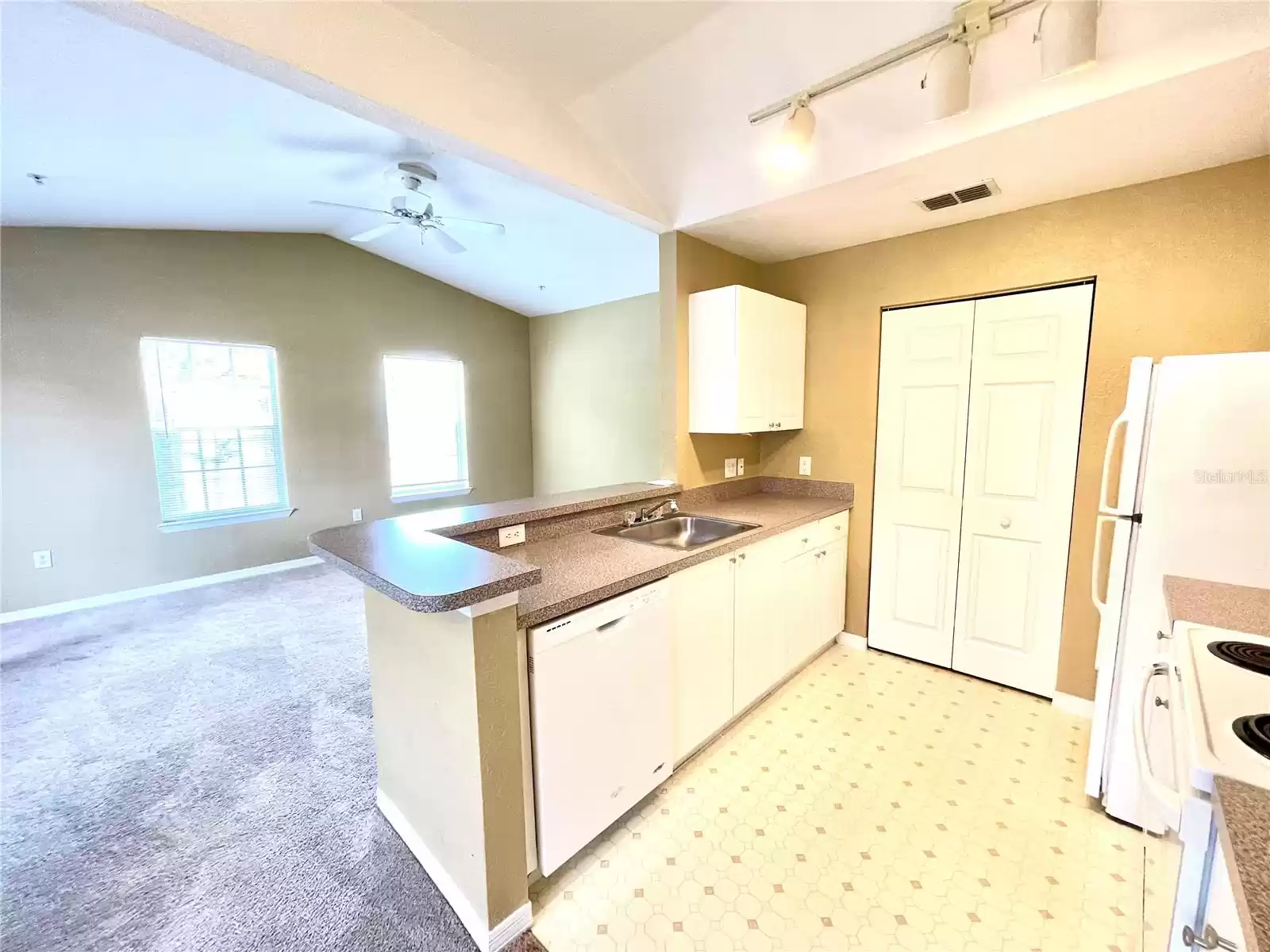 837 GRAND REGENCY POINT, ALTAMONTE SPRINGS, Florida 32714, 1 Bedroom Bedrooms, ,1 BathroomBathrooms,Residential,For Sale,GRAND REGENCY,MFRO6216526