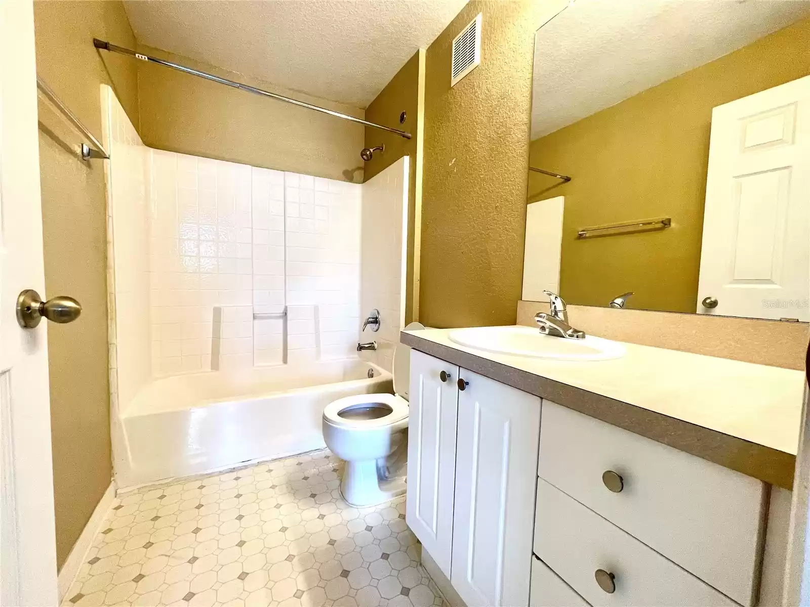 837 GRAND REGENCY POINT, ALTAMONTE SPRINGS, Florida 32714, 1 Bedroom Bedrooms, ,1 BathroomBathrooms,Residential,For Sale,GRAND REGENCY,MFRO6216526