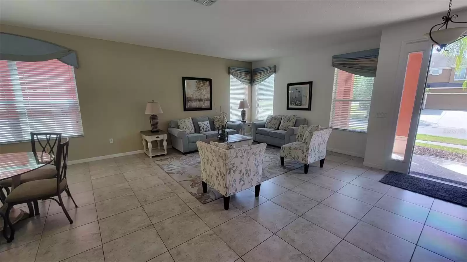 211 LAS FUENTES DRIVE, KISSIMMEE, Florida 34746, 6 Bedrooms Bedrooms, ,5 BathroomsBathrooms,Residential Lease,For Rent,LAS FUENTES,MFRS5107513