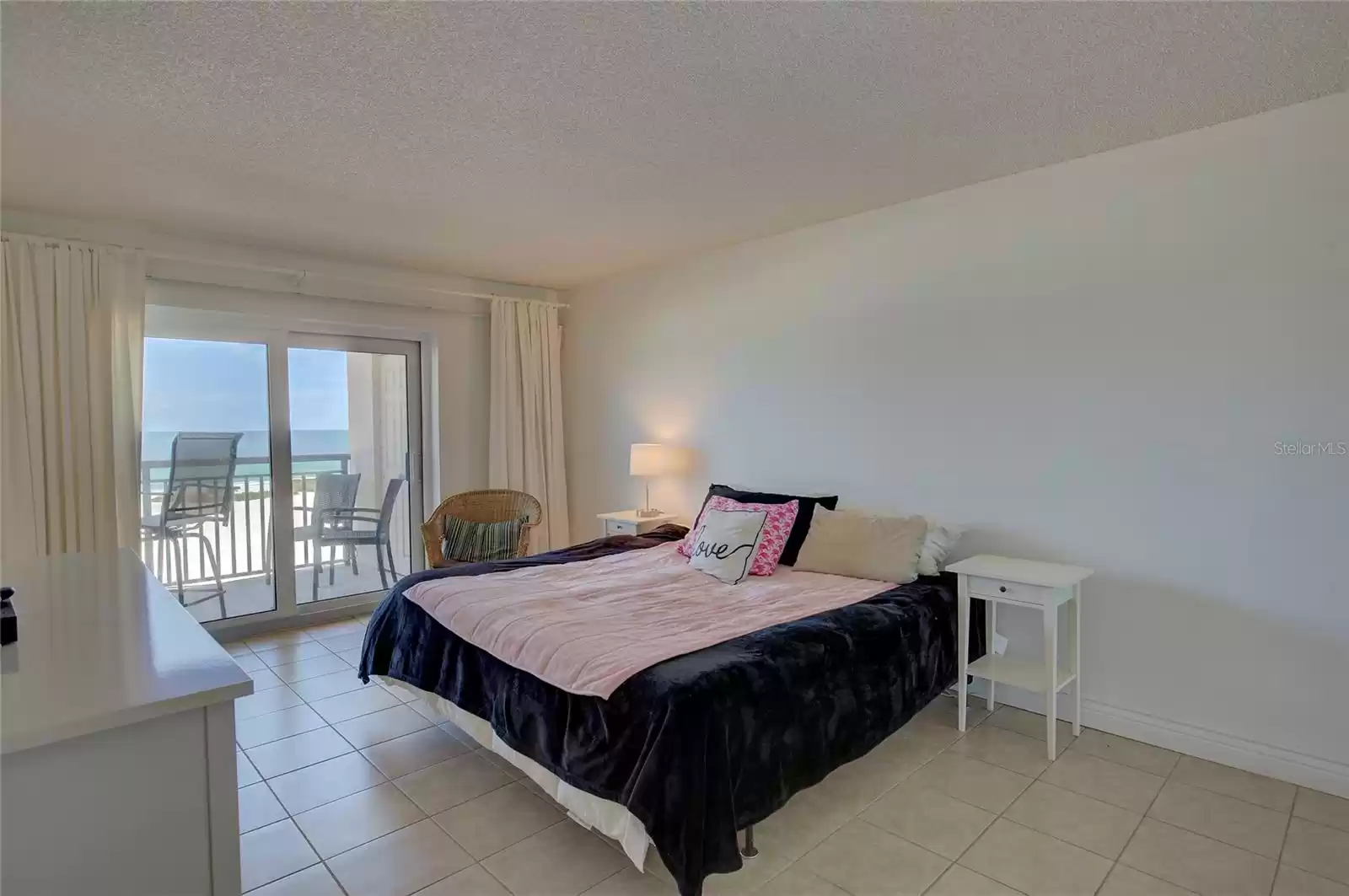 1270 GULF BOULEVARD, CLEARWATER, Florida 33767, 2 Bedrooms Bedrooms, ,2 BathroomsBathrooms,Residential Lease,For Rent,GULF,MFRU8247917