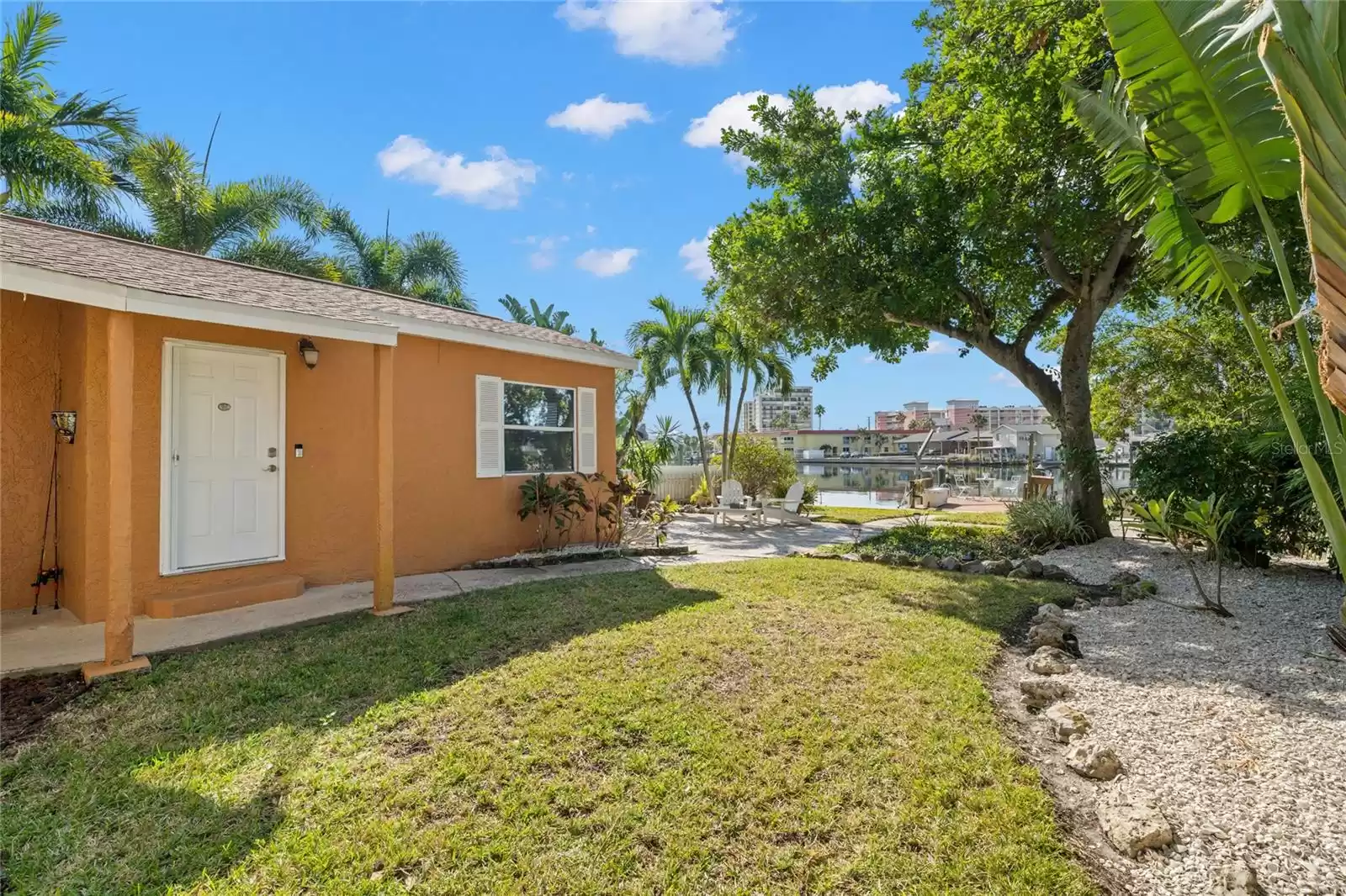 Small House /In-law Suite in Backyard