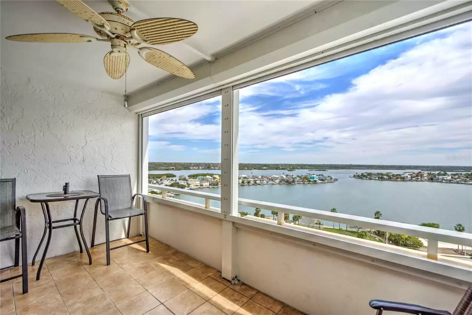 17920 GULF BOULEVARD, REDINGTON SHORES, Florida 33708, 2 Bedrooms Bedrooms, ,2 BathroomsBathrooms,Residential Lease,For Rent,GULF,MFRU8248662