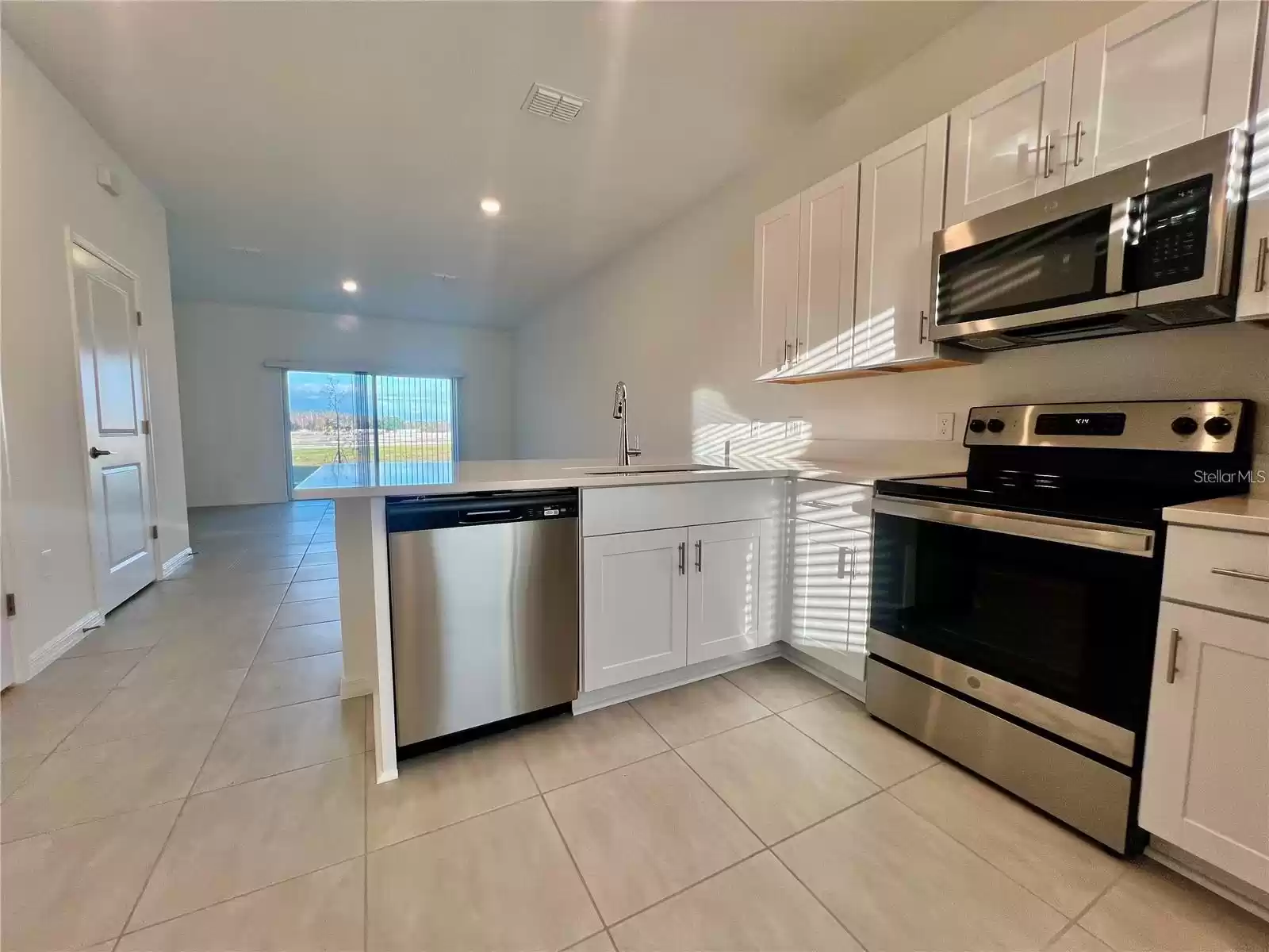 2021 VIEWFINDER STREET, KISSIMMEE, Florida 34758, 2 Bedrooms Bedrooms, ,2 BathroomsBathrooms,Residential Lease,For Rent,VIEWFINDER,MFRO6219645