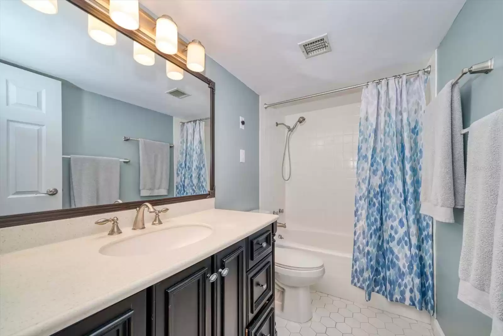 10355 PARADISE BOULEVARD, TREASURE ISLAND, Florida 33706, 2 Bedrooms Bedrooms, ,2 BathroomsBathrooms,Residential Lease,For Rent,PARADISE,MFRU8248718