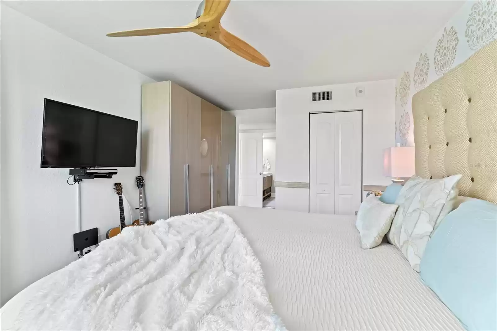 6021 BAHIA DEL MAR CIRCLE, SAINT PETERSBURG, Florida 33715, 2 Bedrooms Bedrooms, ,2 BathroomsBathrooms,Residential Lease,For Rent,BAHIA DEL MAR,MFRT3536792