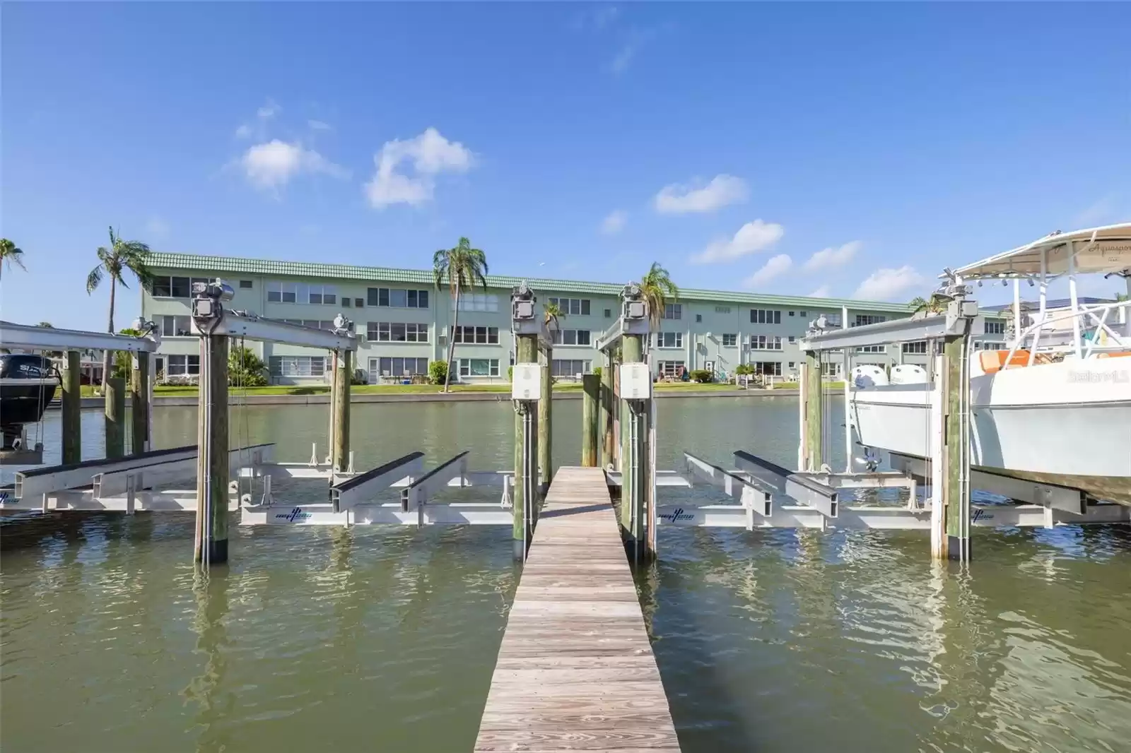 5814 SKIMMER POINT BOULEVARD, GULFPORT, Florida 33707, ,Residential Lease,For Rent,SKIMMER POINT,MFRT3538805