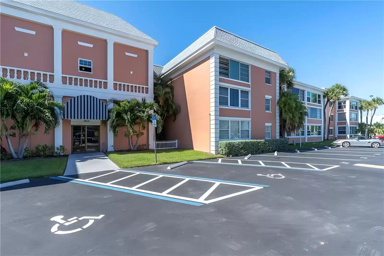 1900 68TH STREET, SAINT PETERSBURG, Florida 33710, 1 Bedroom Bedrooms, ,1 BathroomBathrooms,Residential Lease,For Rent,68TH,MFRU8248834