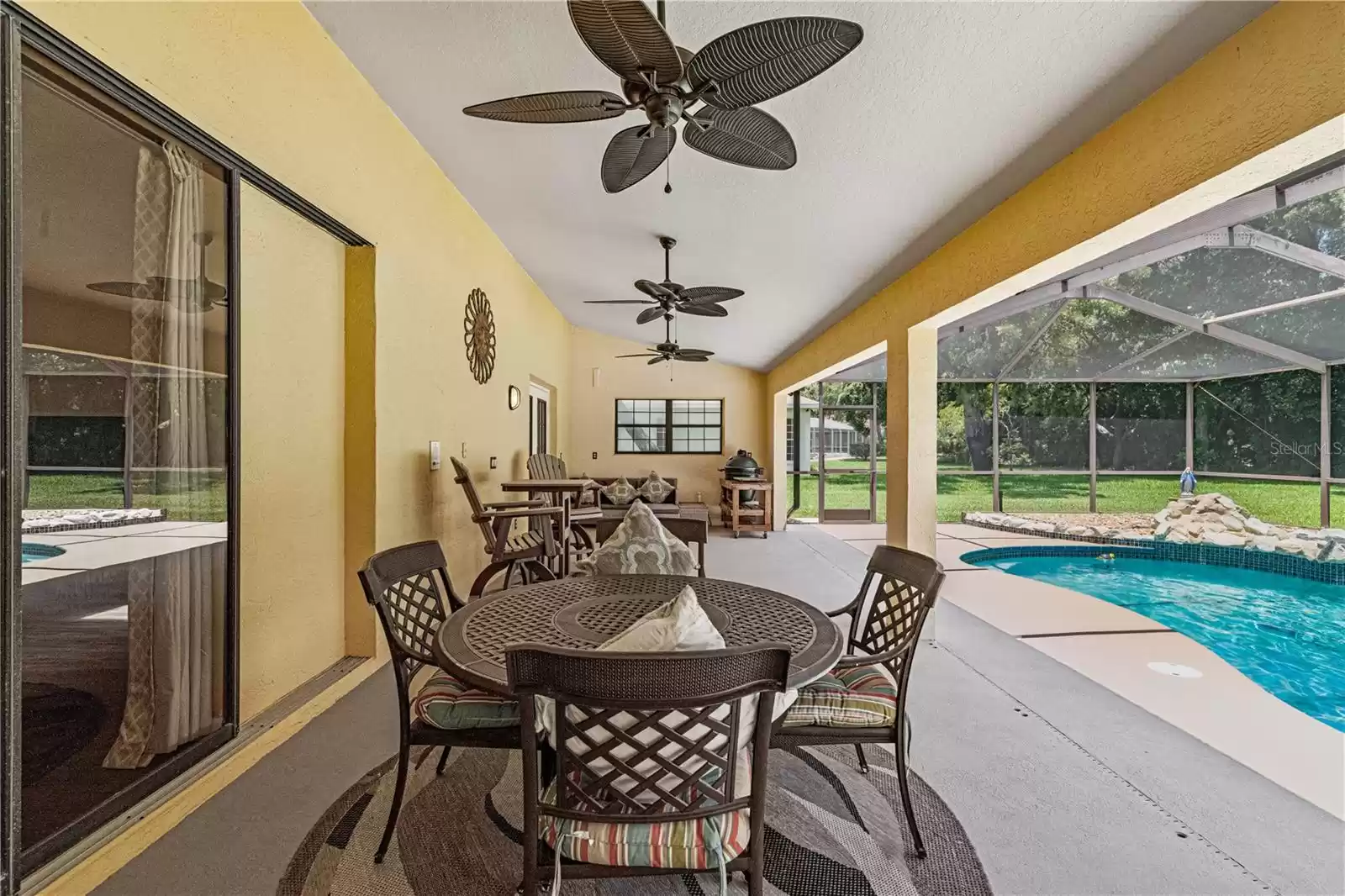 Oversized Lanai